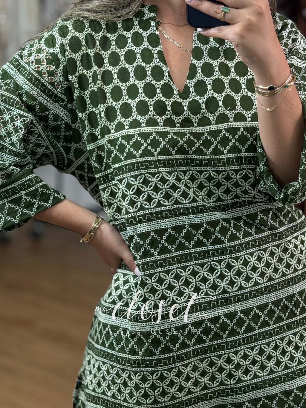 CONJUNTO DE ALGODÓN, PANTALÓN (CON FORRO) CORTO, CALADO Y BORDADO; BLUSA CON MANGA 3/4