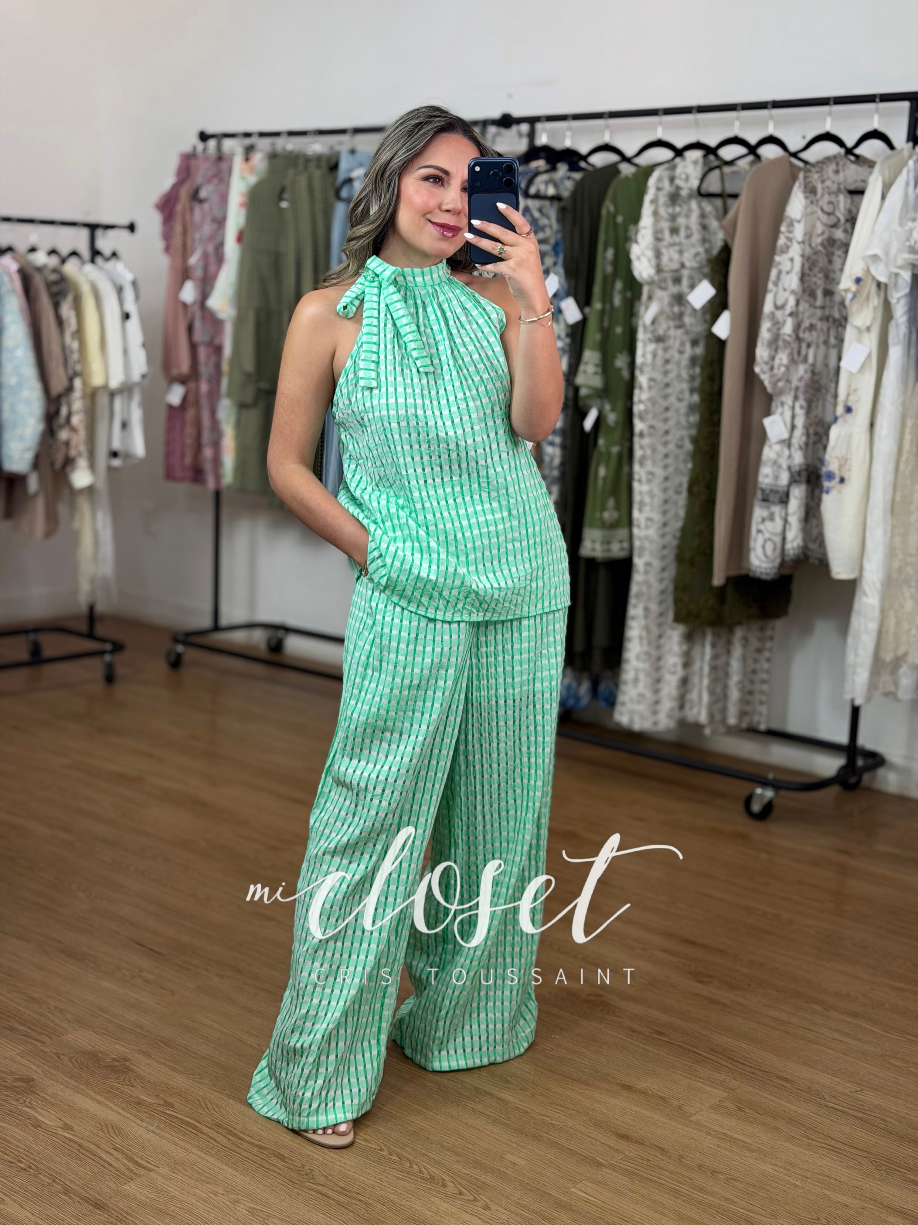 CONJUNTO LIGERO ESTAMPADO VICHY, PANTALÓN SÚPER AMPLIO (FORRO DE SHORT) Y BLUSA CUELLO HALTER CON CINTA AJUSTABLE