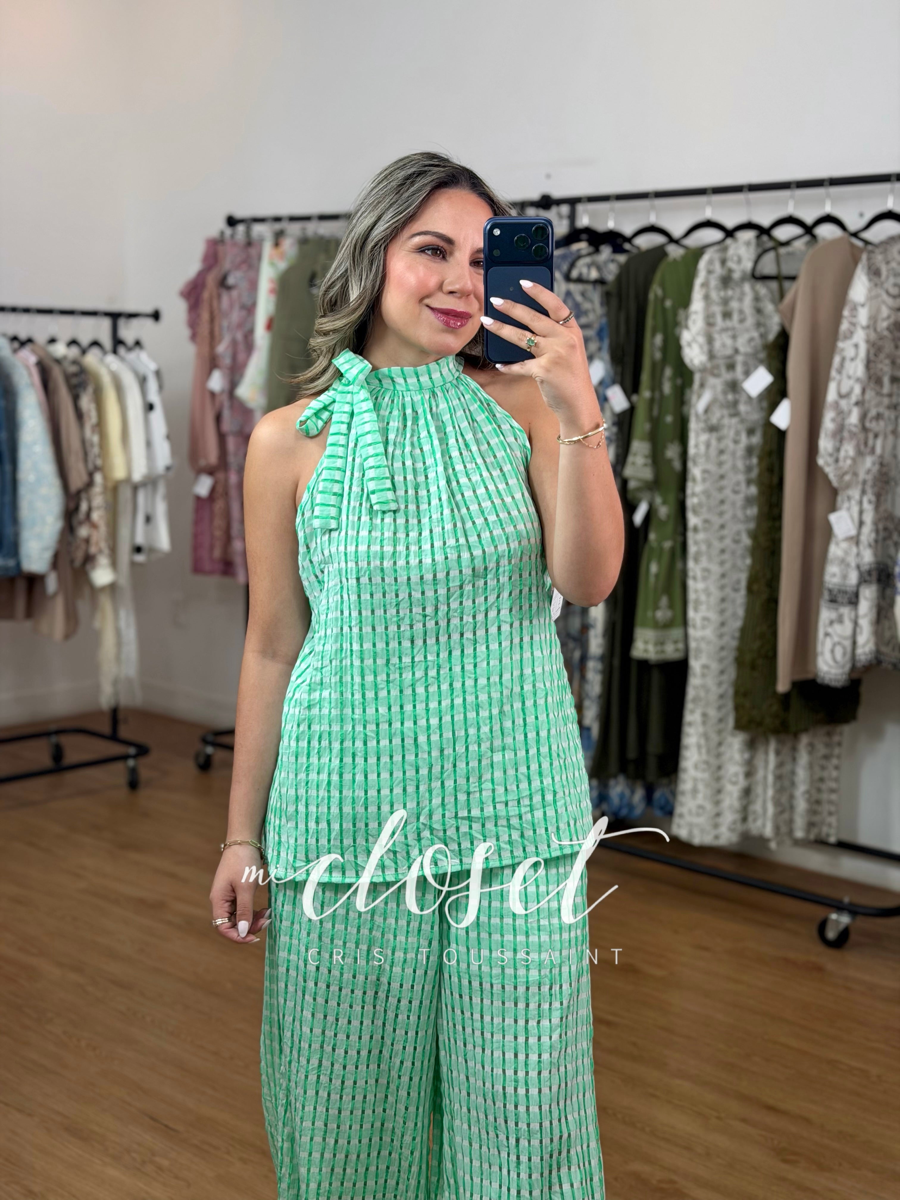 CONJUNTO LIGERO ESTAMPADO VICHY, PANTALÓN SÚPER AMPLIO (FORRO DE SHORT) Y BLUSA CUELLO HALTER CON CINTA AJUSTABLE