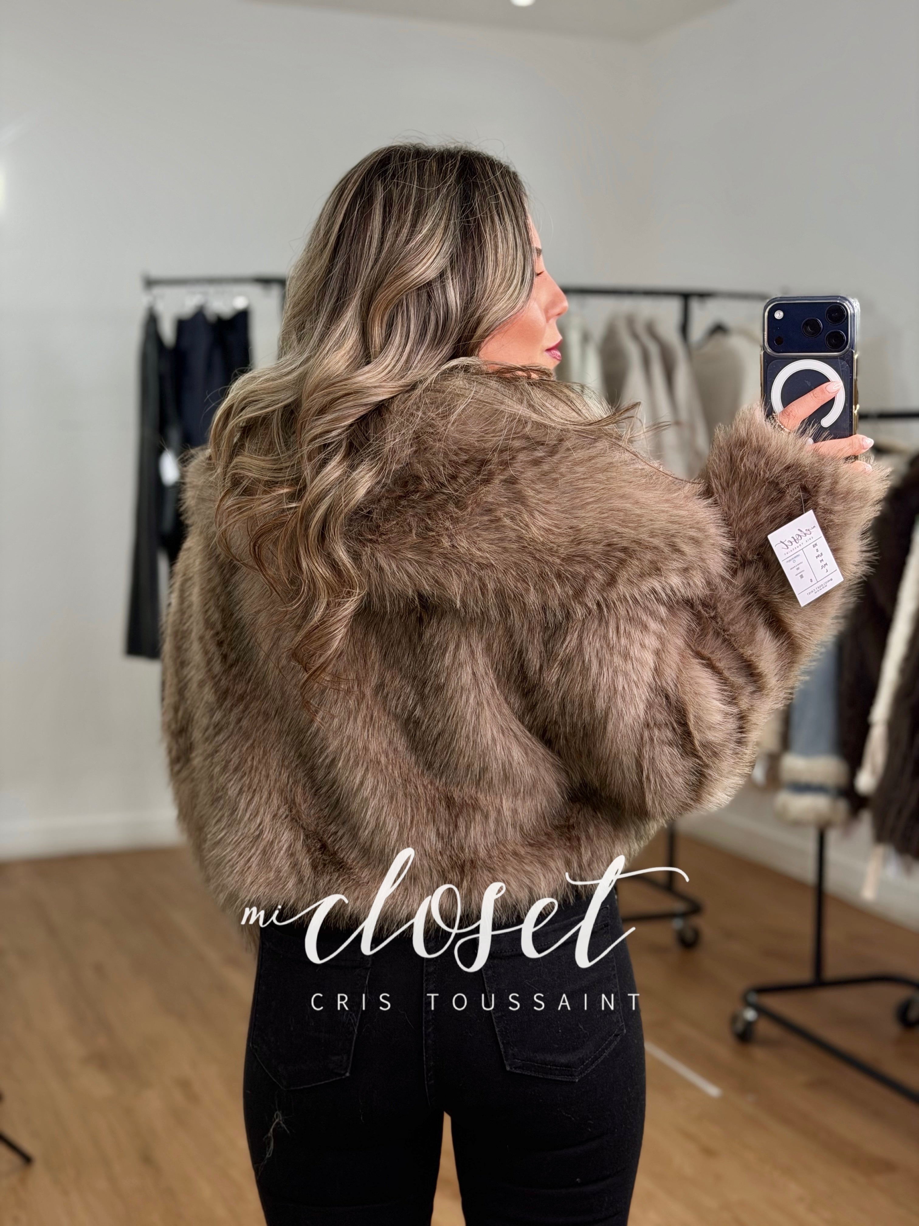 ABRIGO CORTO TIPO MINK (ARTIFICIAL) DE EXCELENTE CALIDAD