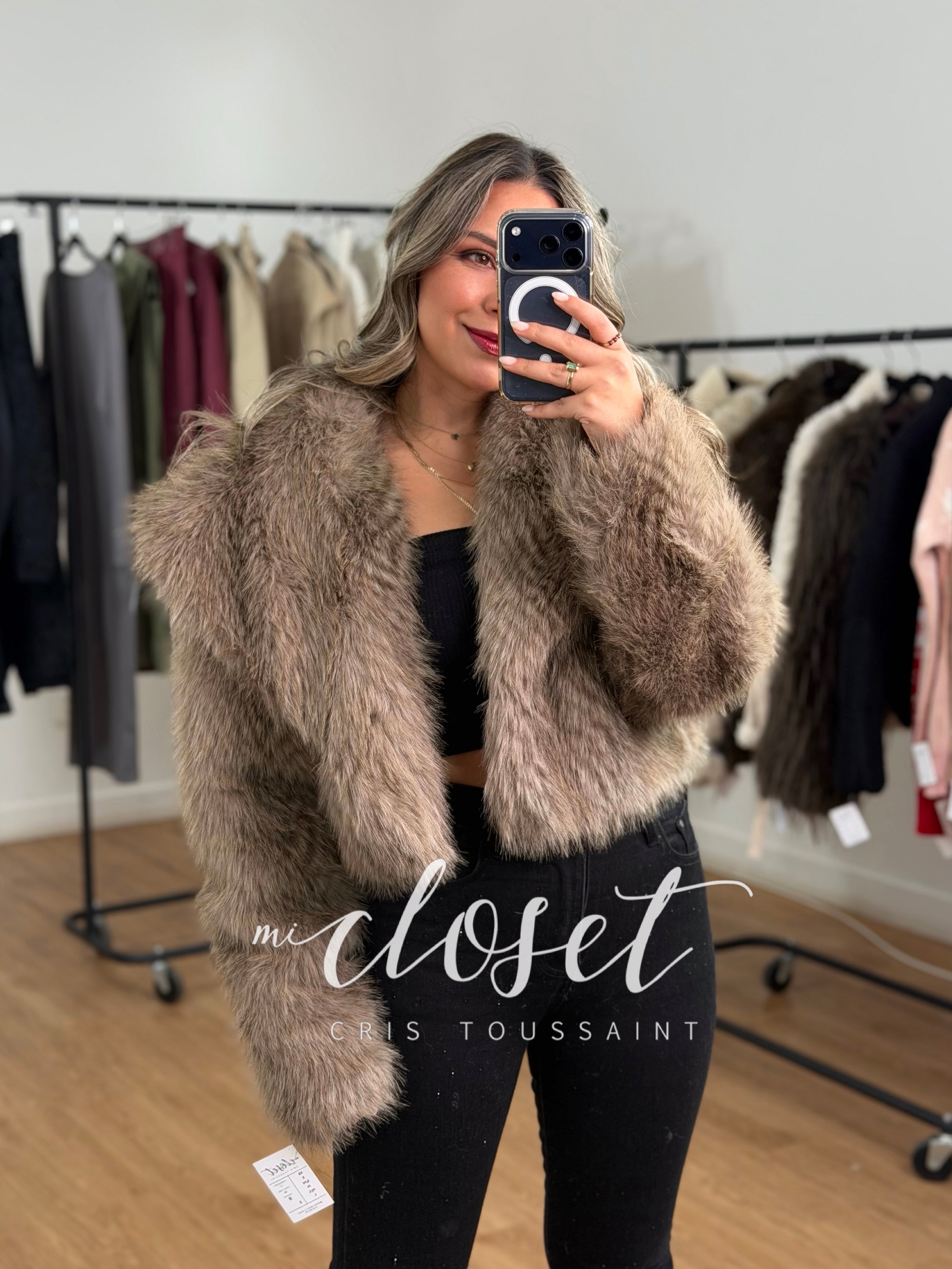 ABRIGO CORTO TIPO MINK (ARTIFICIAL) DE EXCELENTE CALIDAD