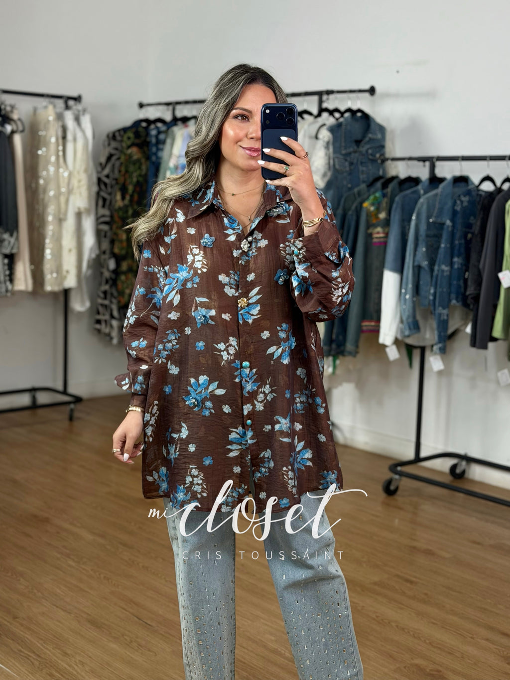 CAMISA LIGERA SEMI TRANSPARENTE OVERSIZED CON ESTAMPADO DE FLORES Y DETALLE EN BOTONES