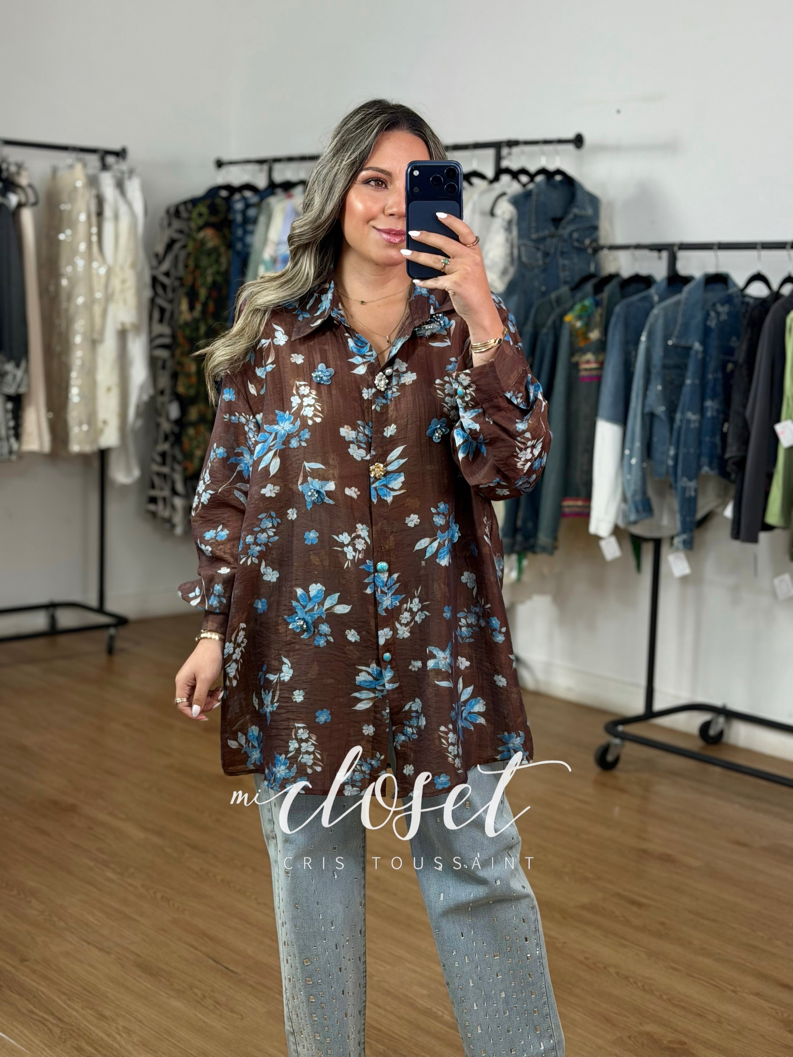 CAMISA LIGERA SEMI TRANSPARENTE OVERSIZED CON ESTAMPADO DE FLORES Y DETALLE EN BOTONES