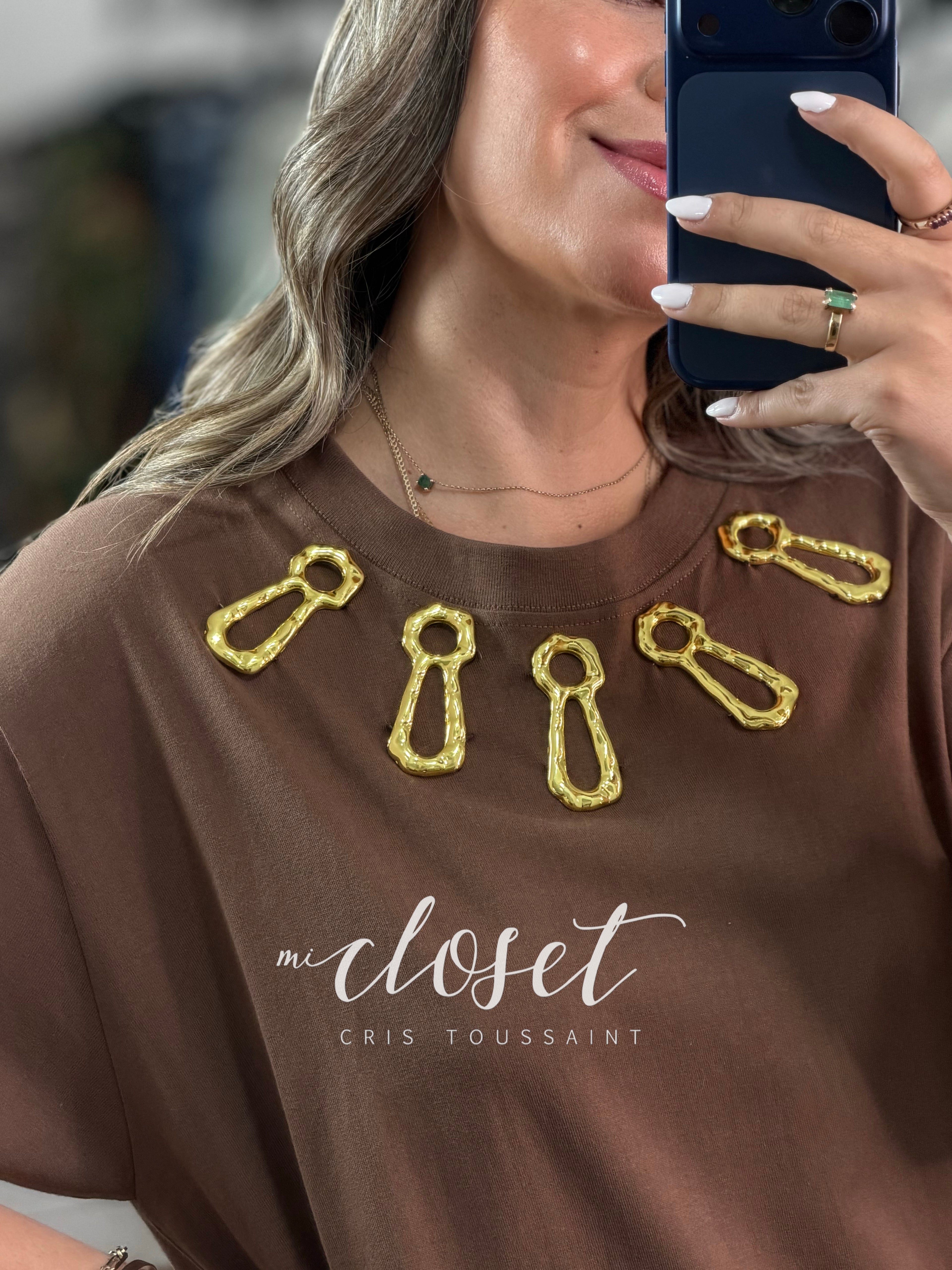 TEESHIRT CON BROCHES DE METAL