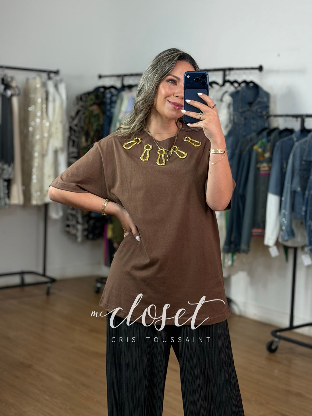 TEESHIRT CON BROCHES DE METAL