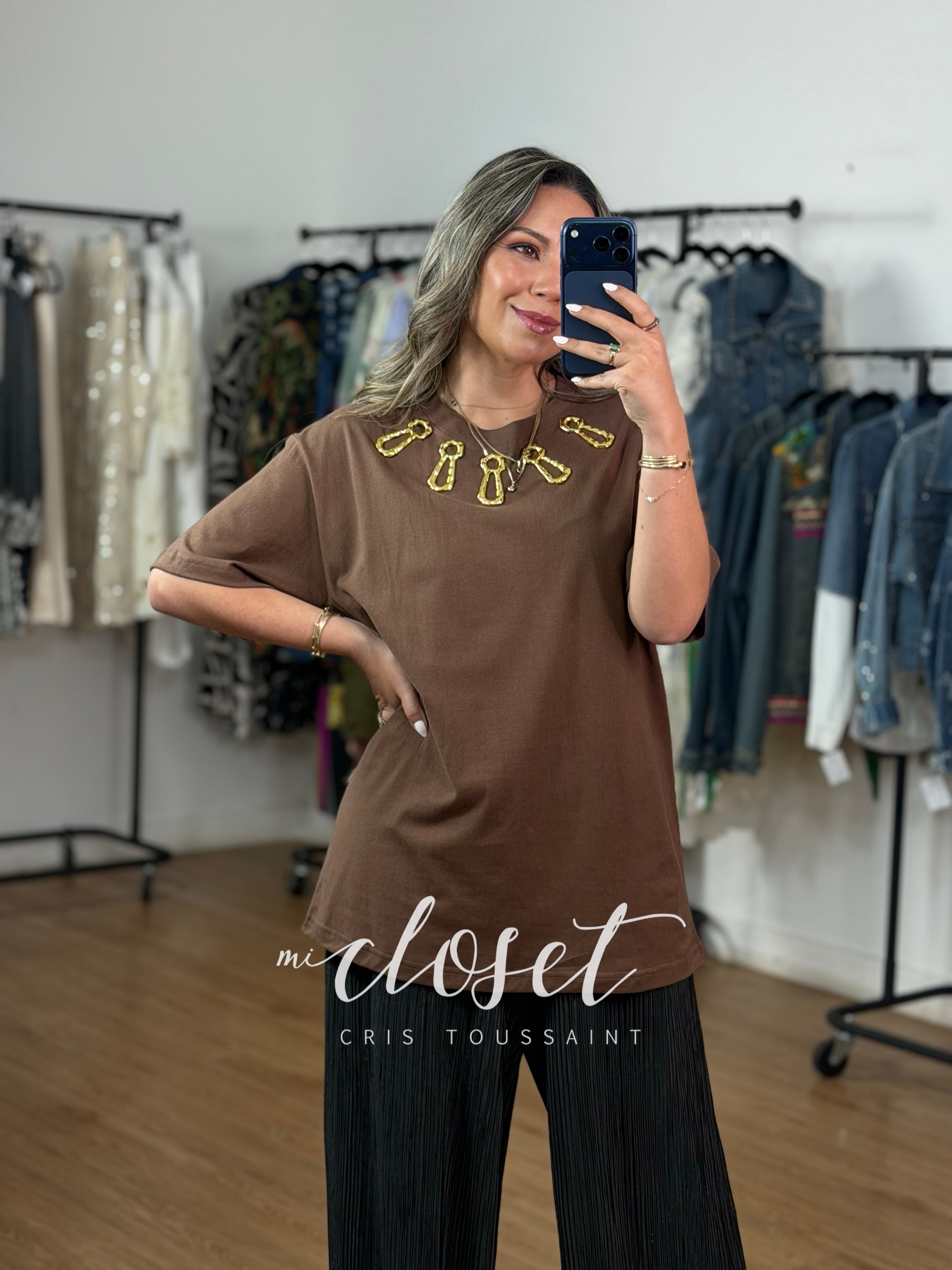 TEESHIRT CON BROCHES DE METAL