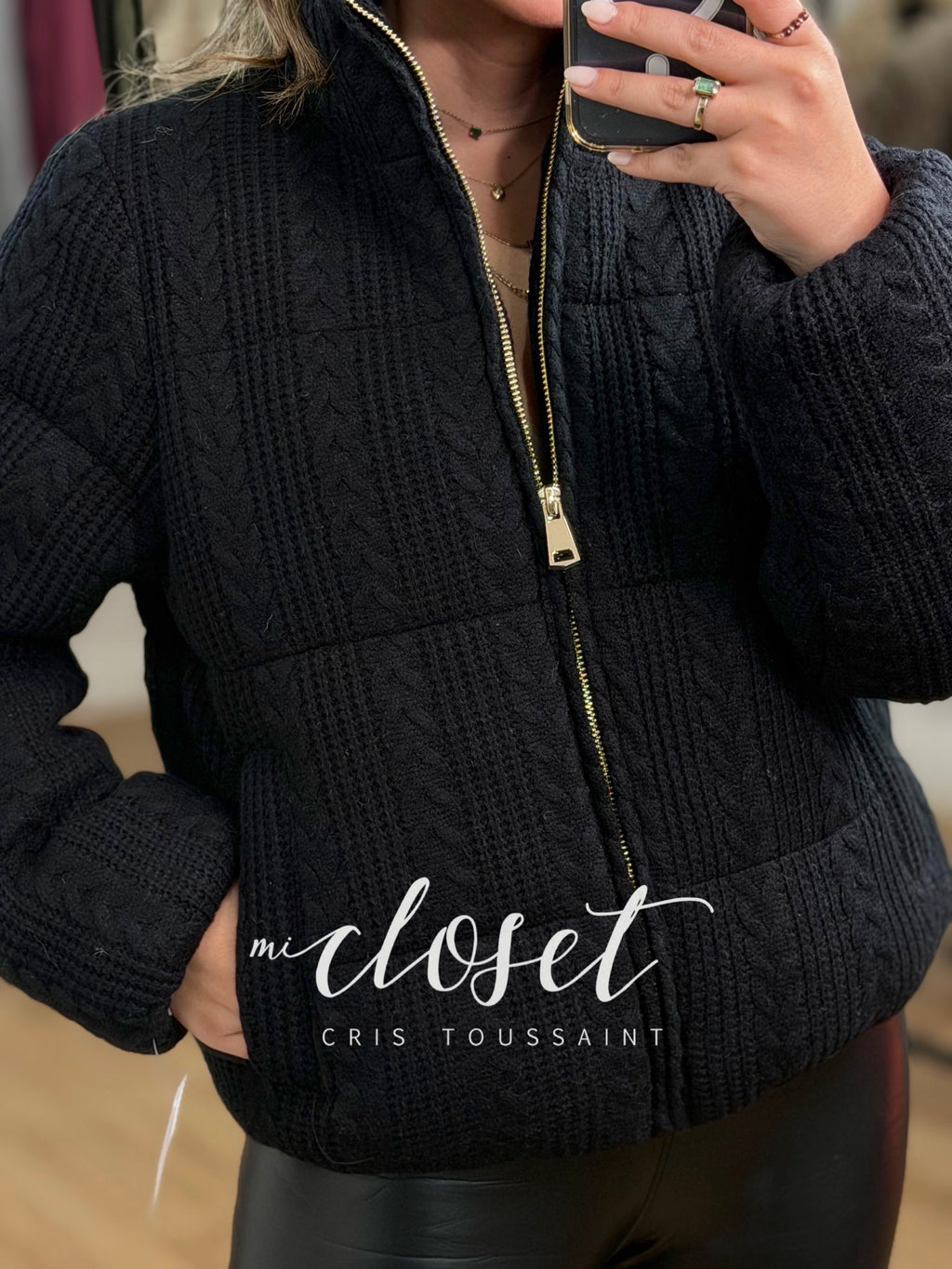 CHAMARRA GRUESA CON TEXTURA Y FORRO