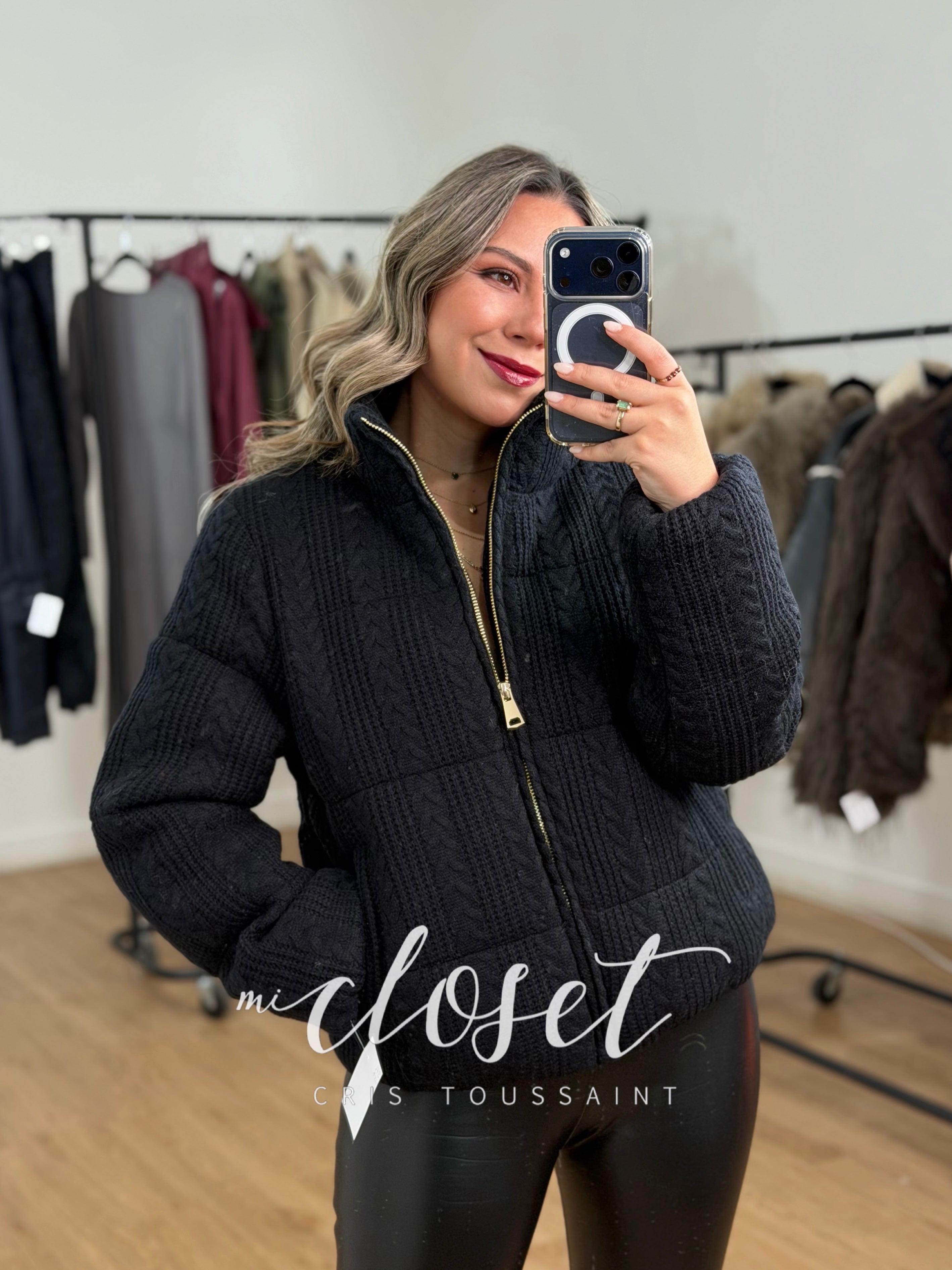 CHAMARRA GRUESA CON TEXTURA Y FORRO