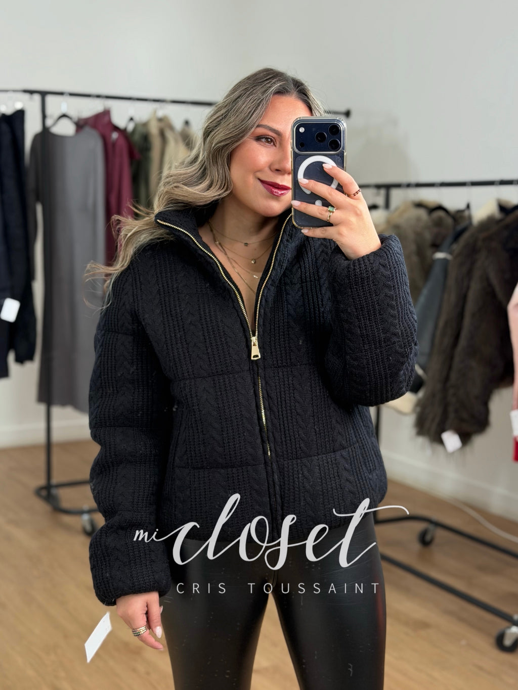 CHAMARRA GRUESA CON TEXTURA Y FORRO