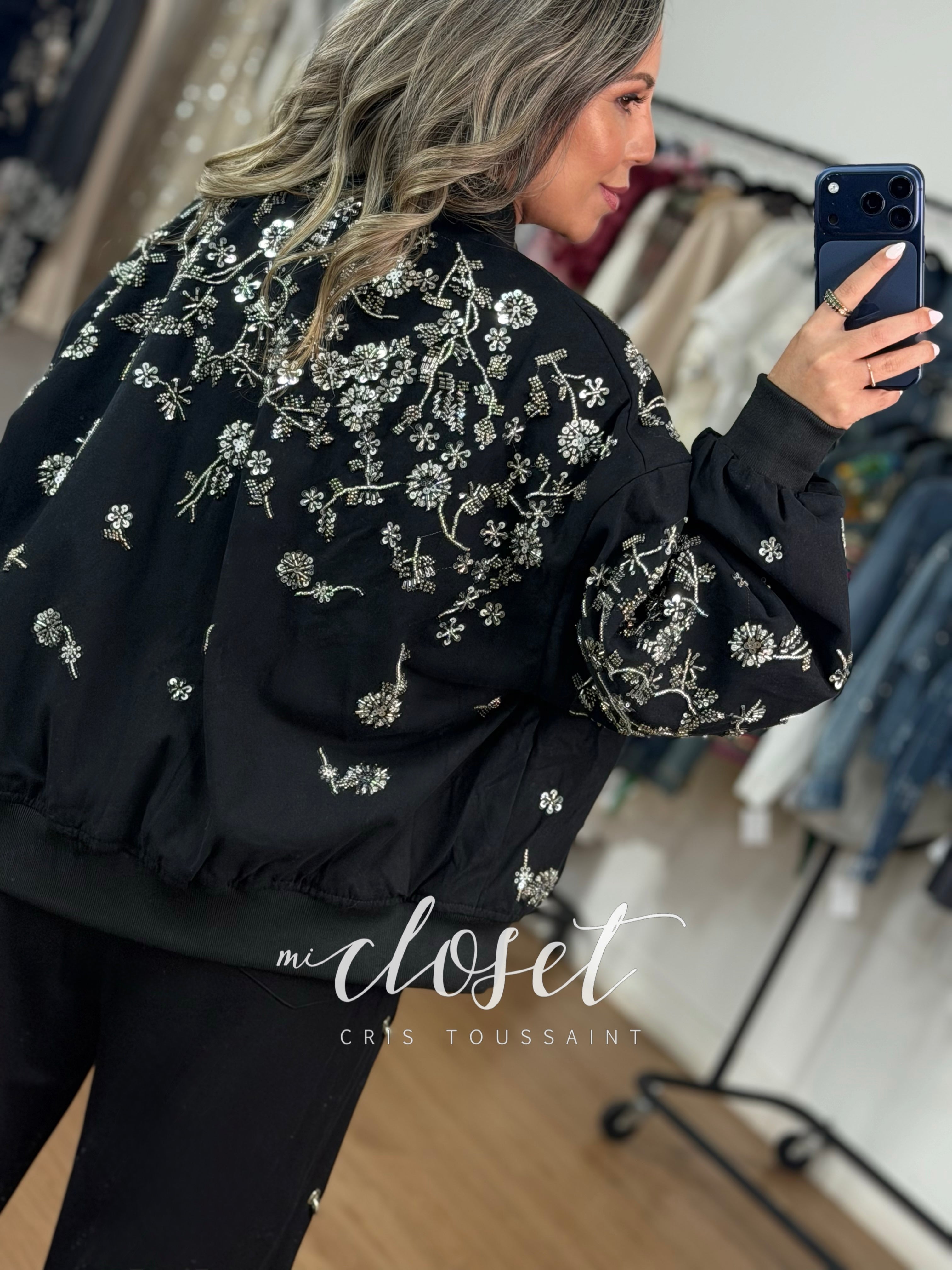 BOMBER JACKET GRUESA, GABARDINA CON BORDADO DE LENTEJUELA Y CHAQUIRA (OVERSIZED)