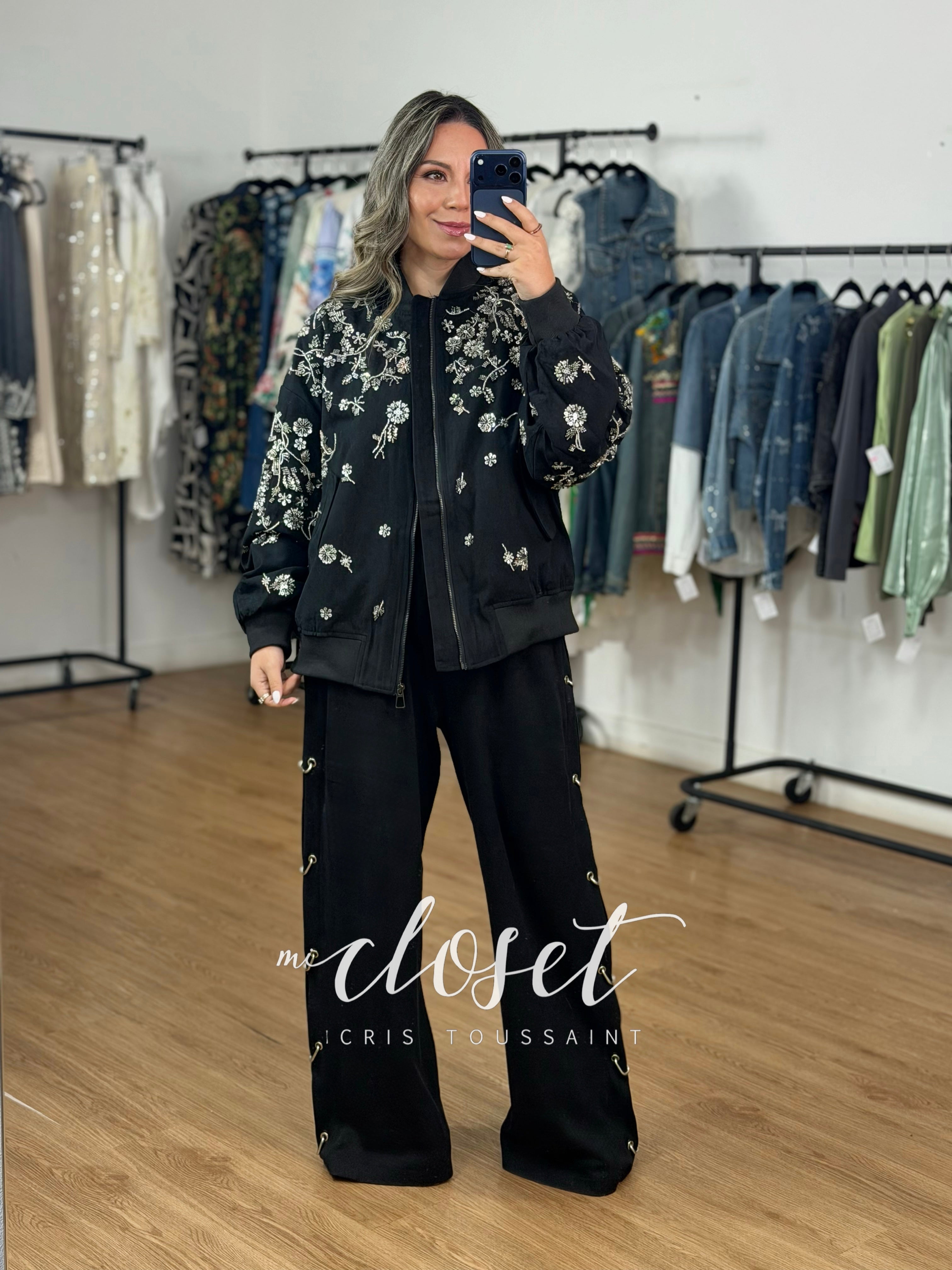 BOMBER JACKET GRUESA, GABARDINA CON BORDADO DE LENTEJUELA Y CHAQUIRA (OVERSIZED)