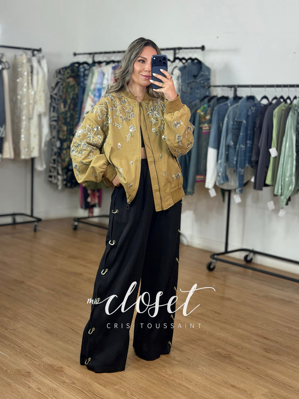 BOMBER JACKET GRUESA, GABARDINA CON BORDADO DE LENTEJUELA Y CHAQUIRA (OVERSIZED)