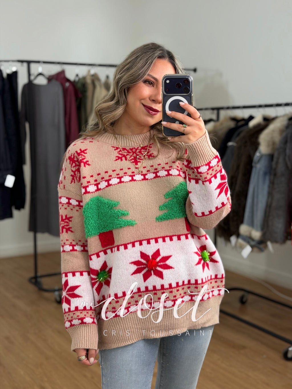 SWEATER NAVIDEÑO CON PUÑOS TEXTURIZADOS Y POMPONES