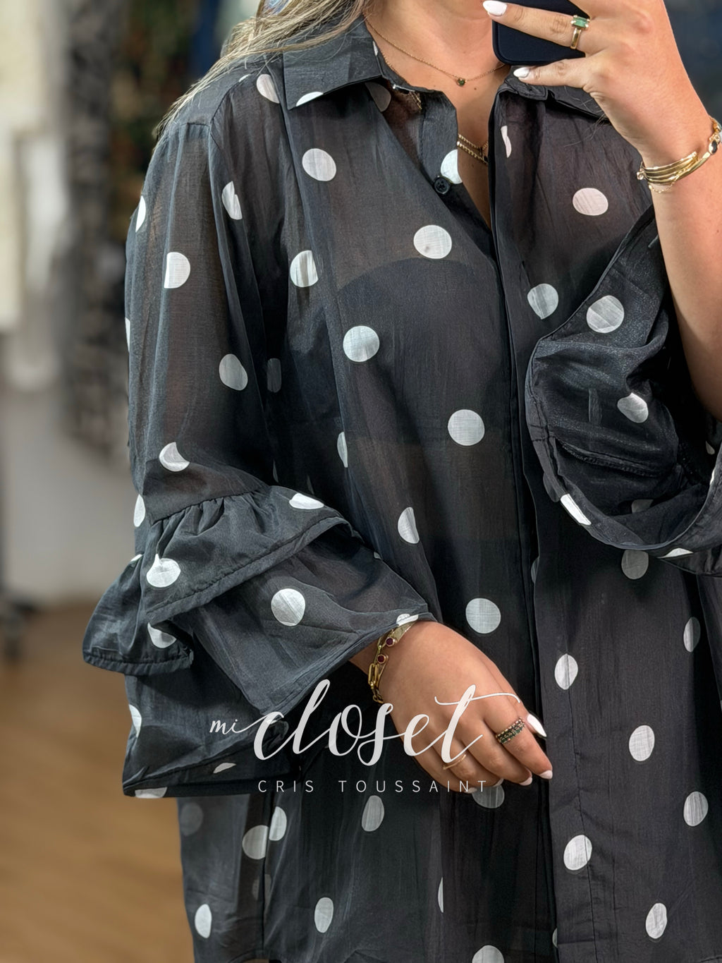 BLUSA LIGERA SEMI TRANSPARENTE CON MANGA EN CAPAS