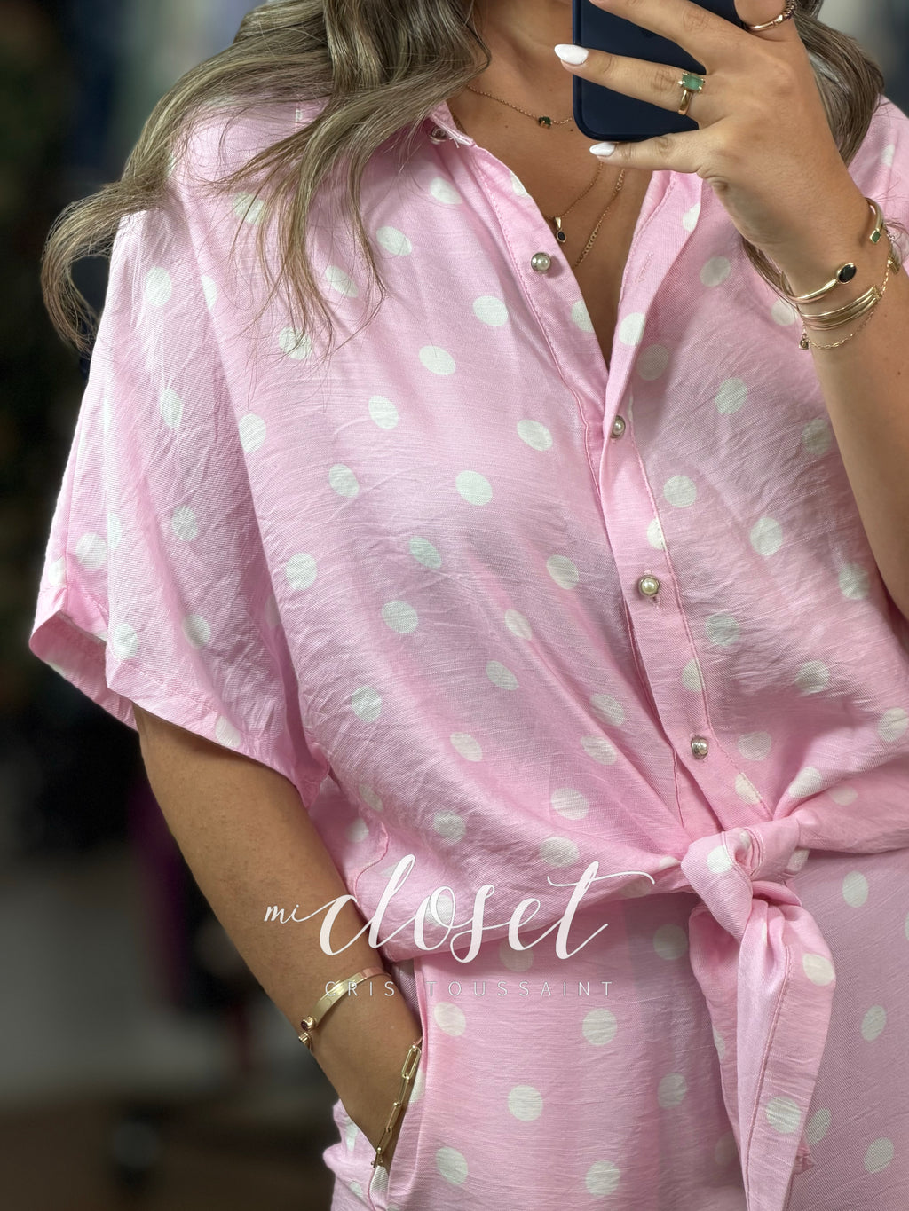 CONJUNTO LIGERO DE PANTALÓN Y BLUSA CON DETALLE DE MOÑO EN PARTE DE ABAJO