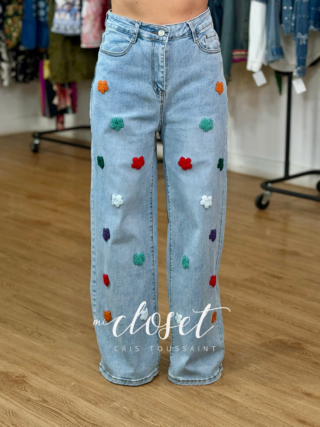 JEANS WIDE LEG CON DETALLES 3D DE FLORES