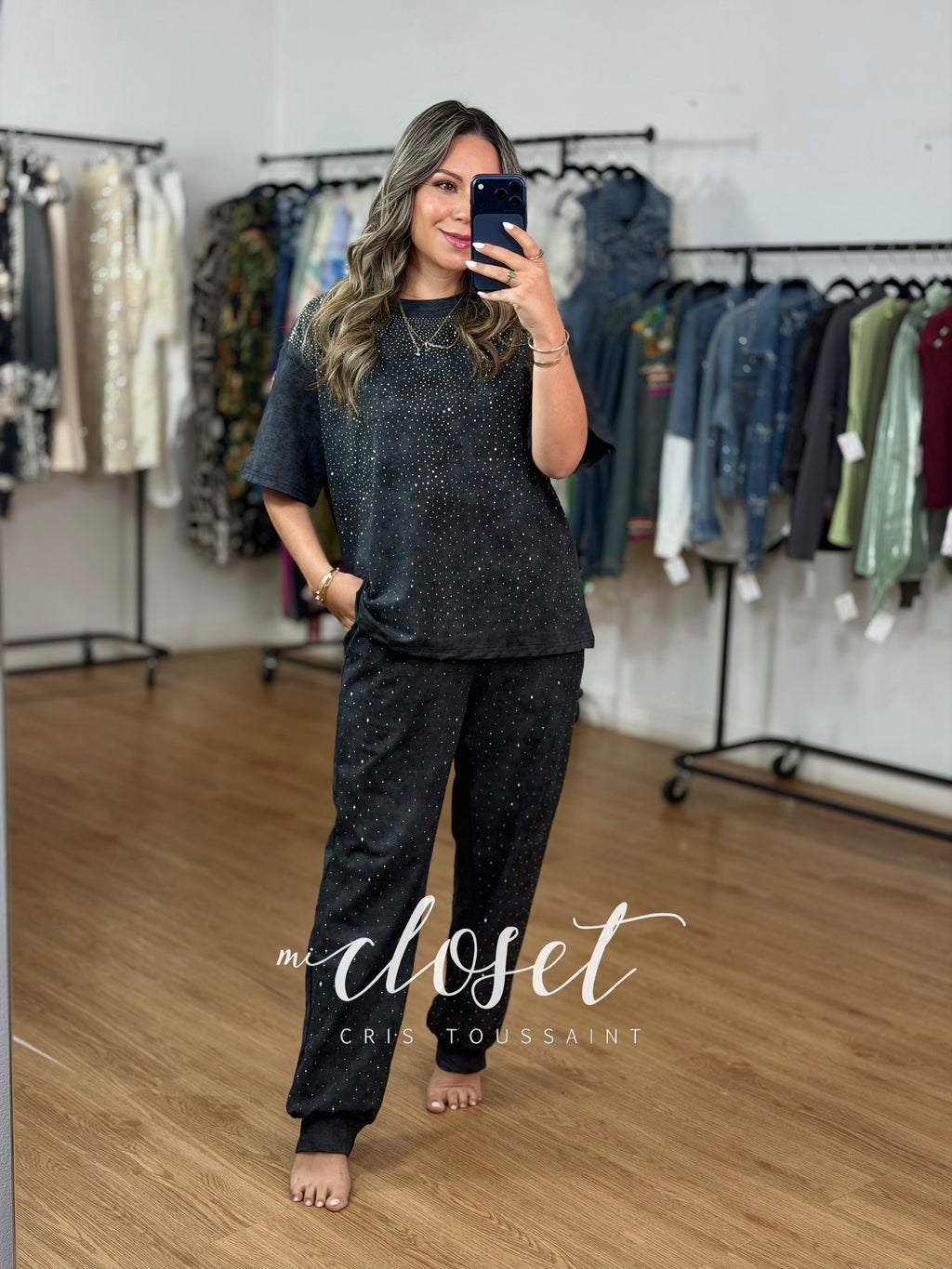 CONJUNTO LIGERO DE PANTS Y TEESHIRT CON CHISPAS DE BRILLO EN TODO EL FRENTE