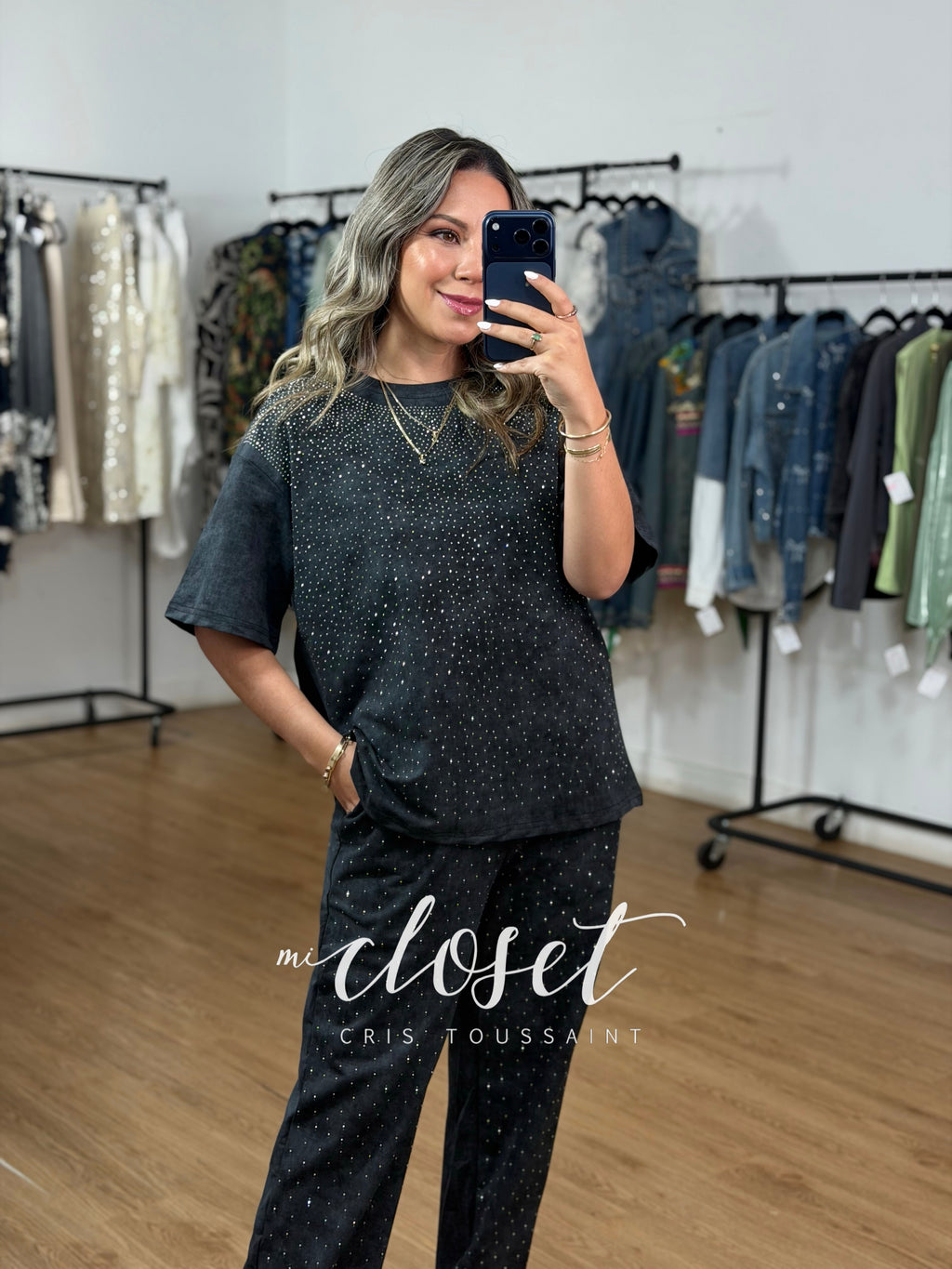 CONJUNTO LIGERO DE PANTS Y TEESHIRT CON CHISPAS DE BRILLO EN TODO EL FRENTE