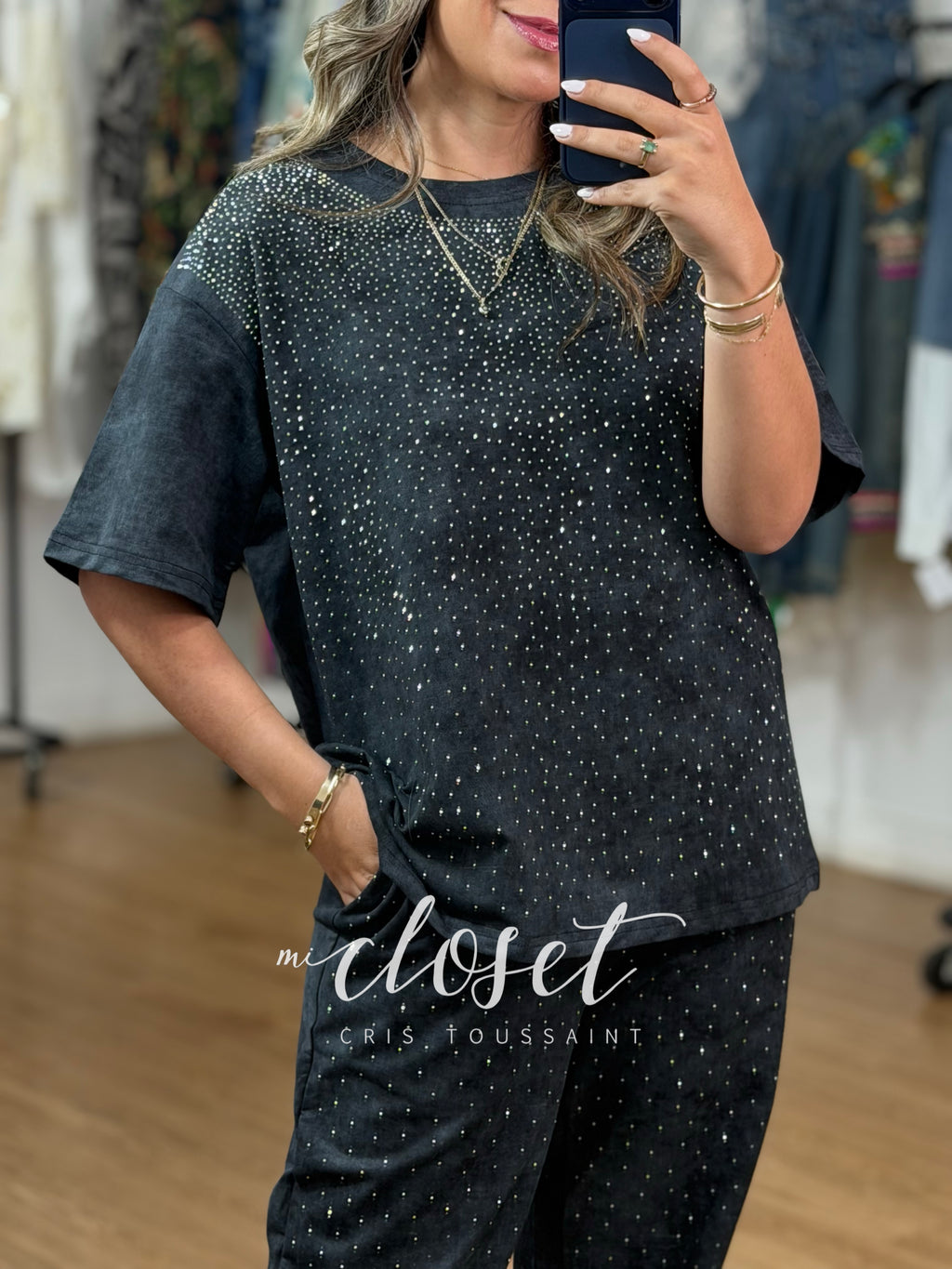 CONJUNTO LIGERO DE PANTS Y TEESHIRT CON CHISPAS DE BRILLO EN TODO EL FRENTE