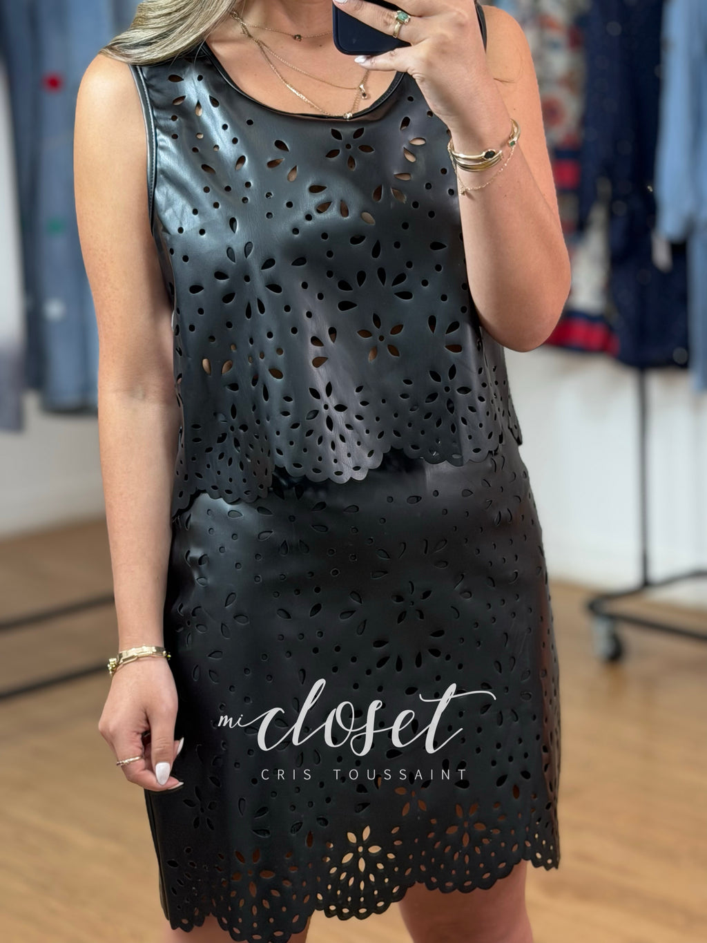 CONJUNTO CALADO EFECTO PIEL DE FALDA Y BLUSA