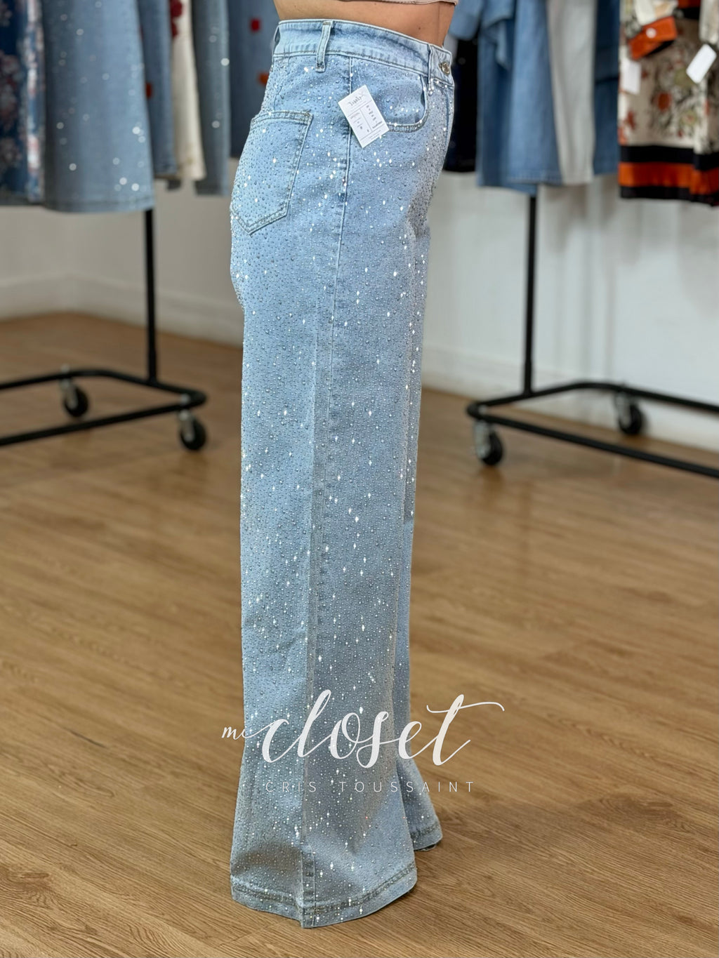 JEANS STRETCH WIDE LEG CON CHISPAS DE BRILLOS POR DELANTE Y DETRÁS