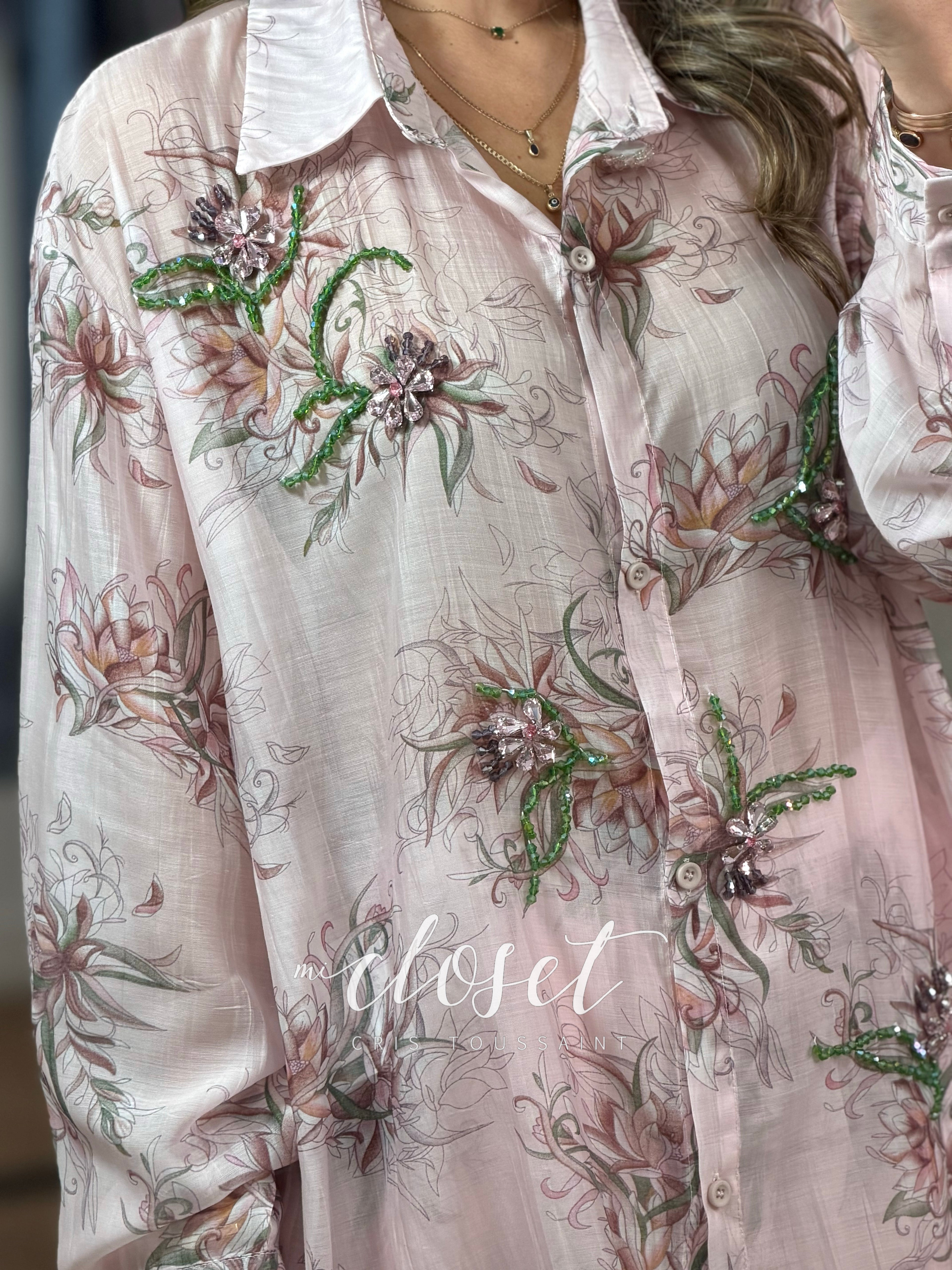 CONJUNTO OVERSIZED LIGER VAPOROSO DE PANTALÓN Y CAMISA SEMI TRANSPARENTE CON DETALLES DE PEDRERÍA Y CHAQUIRA