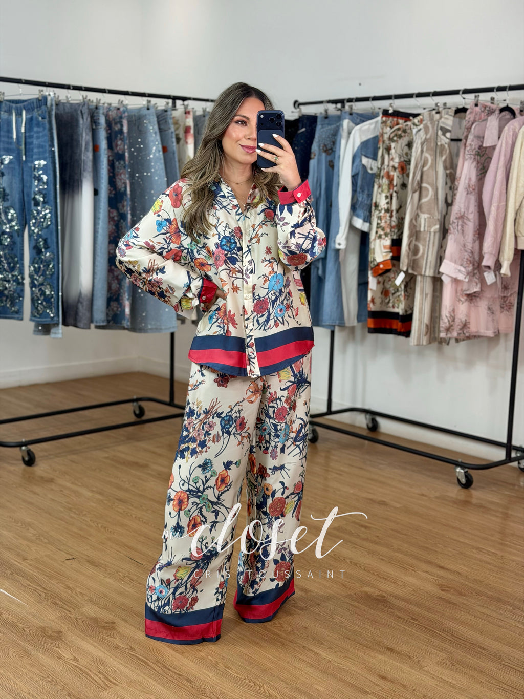 CONJUNTO LIGERO OVERSIZED DE PANTALÓN Y CAMISA SATINADO ESTAMPADO