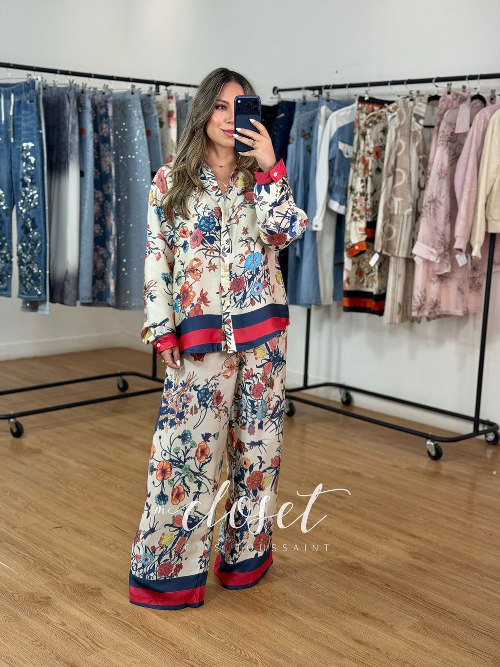CONJUNTO LIGERO OVERSIZED DE PANTALÓN Y CAMISA SATINADO ESTAMPADO