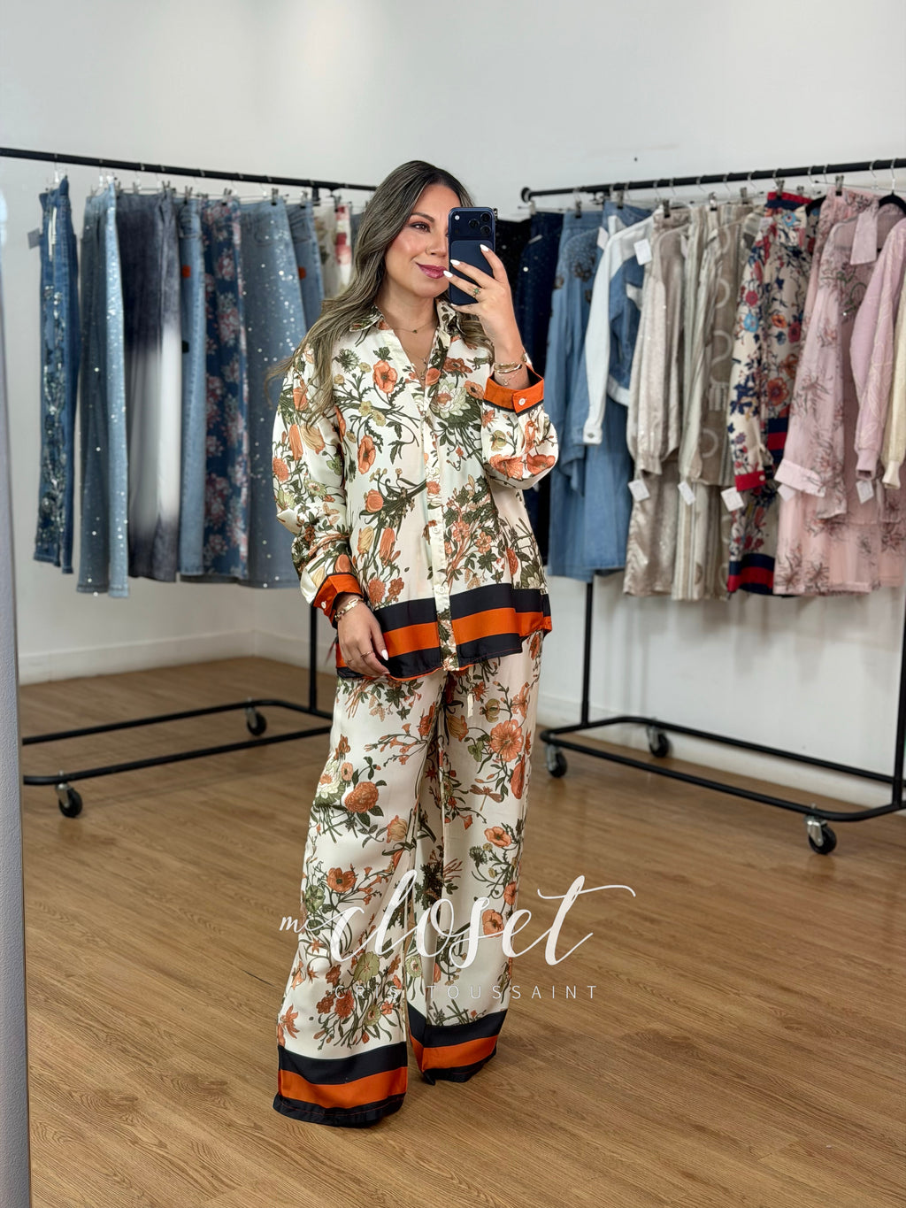 CONJUNTO LIGERO DE PANTALÓN Y CAMISA SATINADO ESTAMPADO