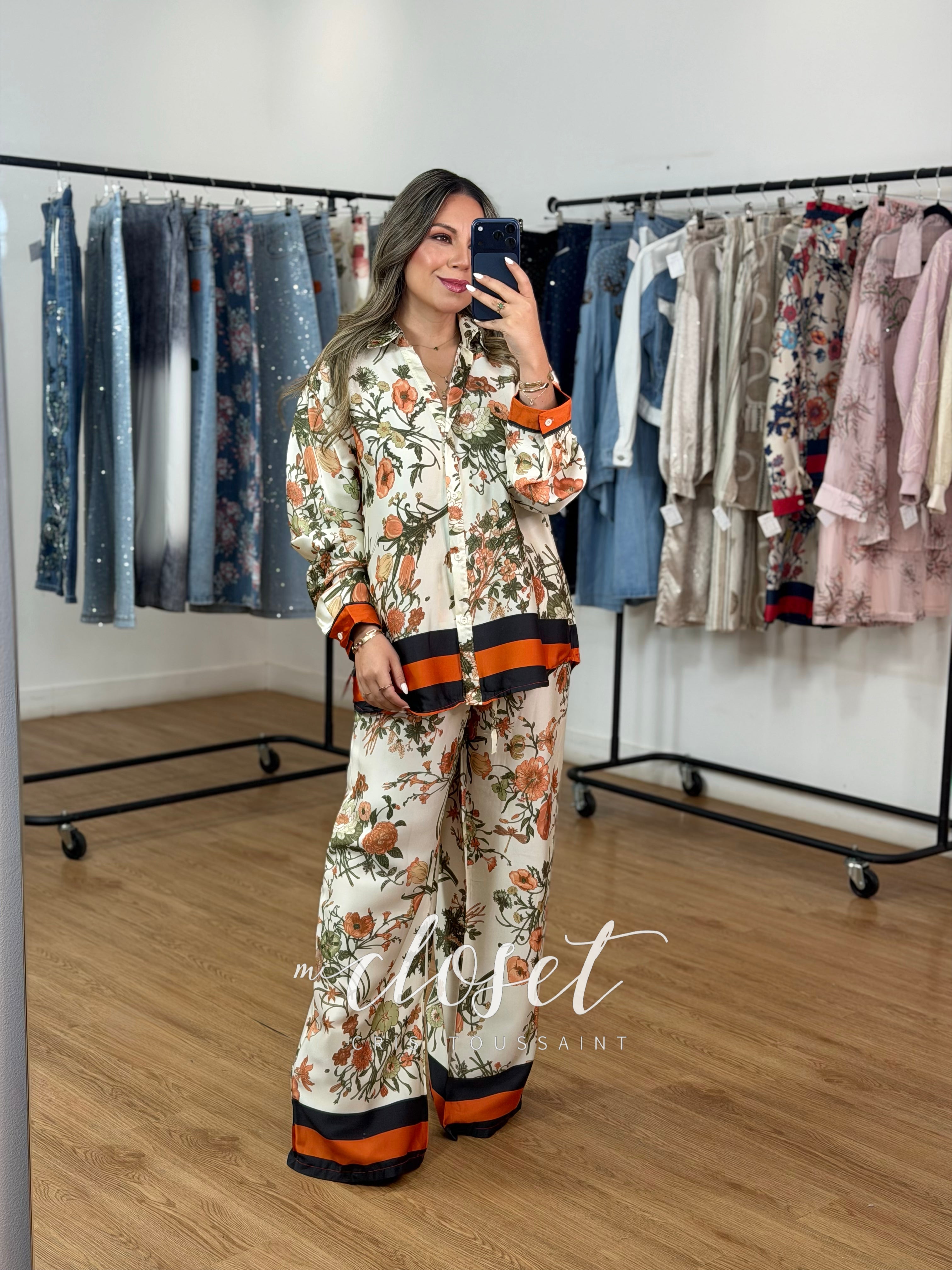 CONJUNTO LIGERO DE PANTALÓN Y CAMISA SATINADO ESTAMPADO
