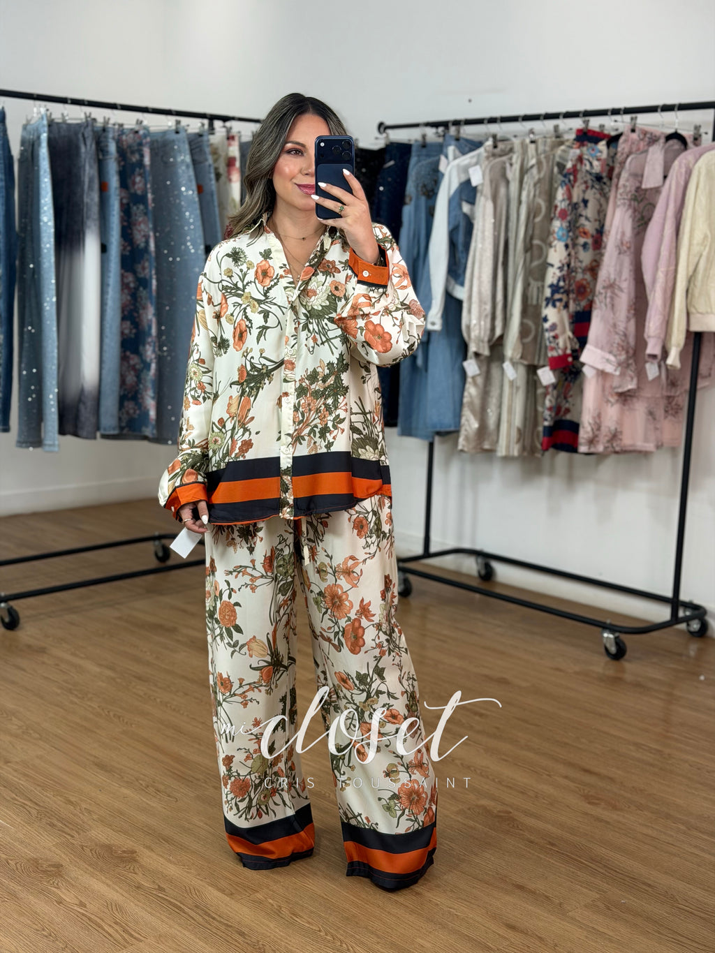 CONJUNTO LIGERO DE PANTALÓN Y CAMISA SATINADO ESTAMPADO