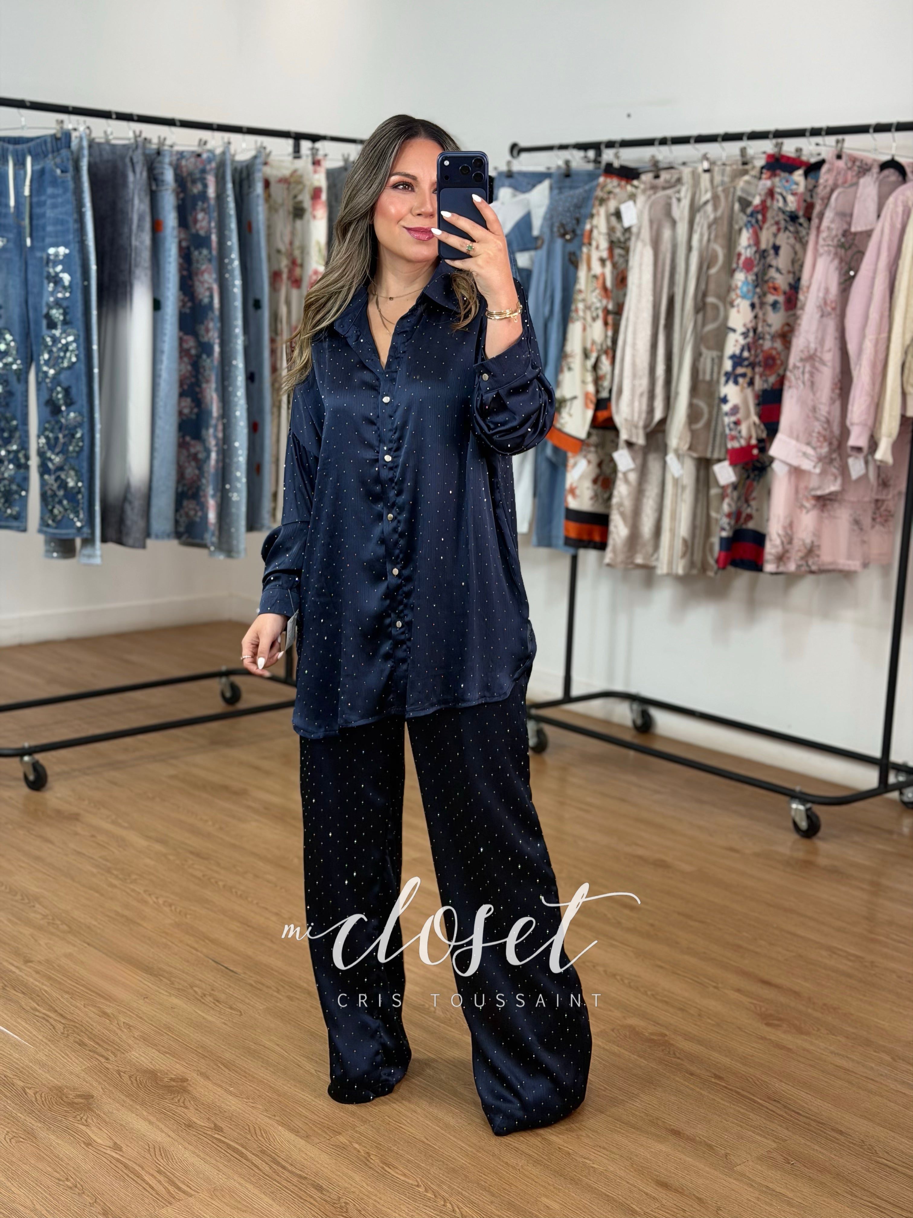 CONJUNTO LIGERO SATINADO LLENO DE BRILLOS EN FRENTE Y ESPALDA