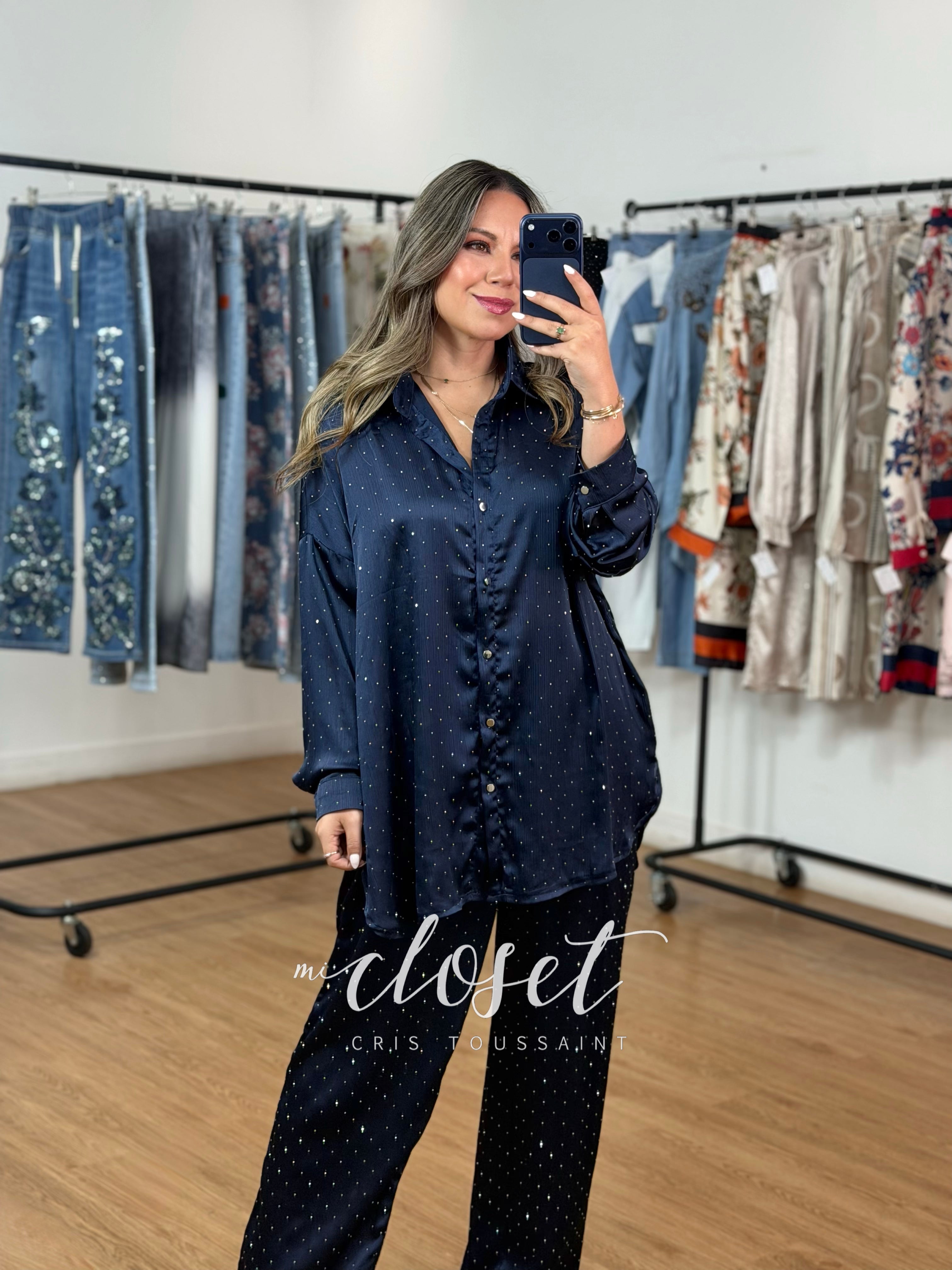 CONJUNTO LIGERO SATINADO LLENO DE BRILLOS EN FRENTE Y ESPALDA