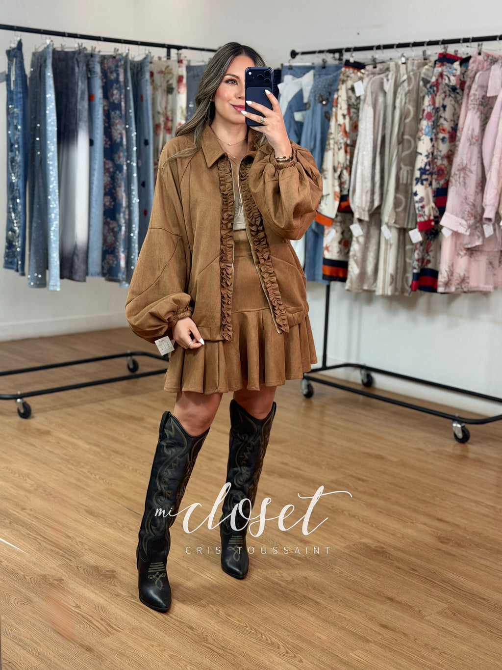 CONJUNTO DE GAMUZA CON FALDA Y CHAMARRA MANGA OVISPO