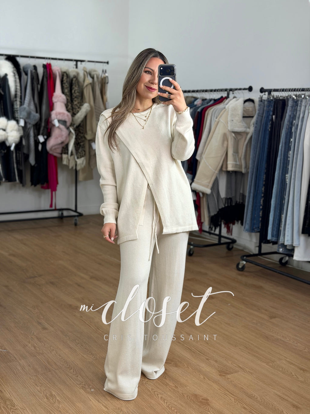 CONJUNTO DE PANTS SEMI GRUESO, SÚPER CALIENTITO, SUAVE; CON ABERTURA ASIMÉTRICA EN FRENTE