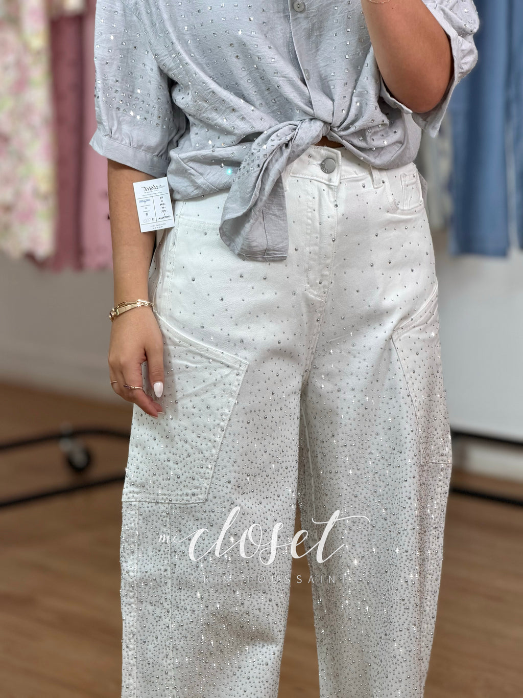 JEANS SÚPER STRETCH TIPO BARREL CON CHISPAS DE BRILLOS POR DELANTE Y DETRÁS