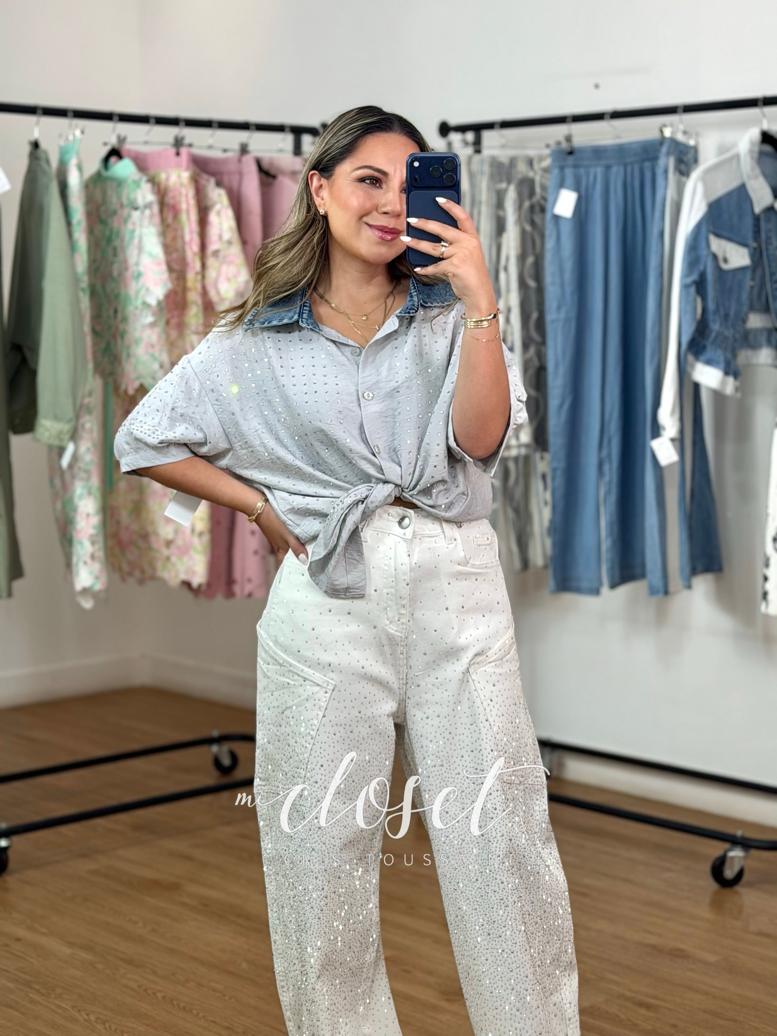 JEANS SÚPER STRETCH TIPO BARREL CON CHISPAS DE BRILLOS POR DELANTE Y DETRÁS