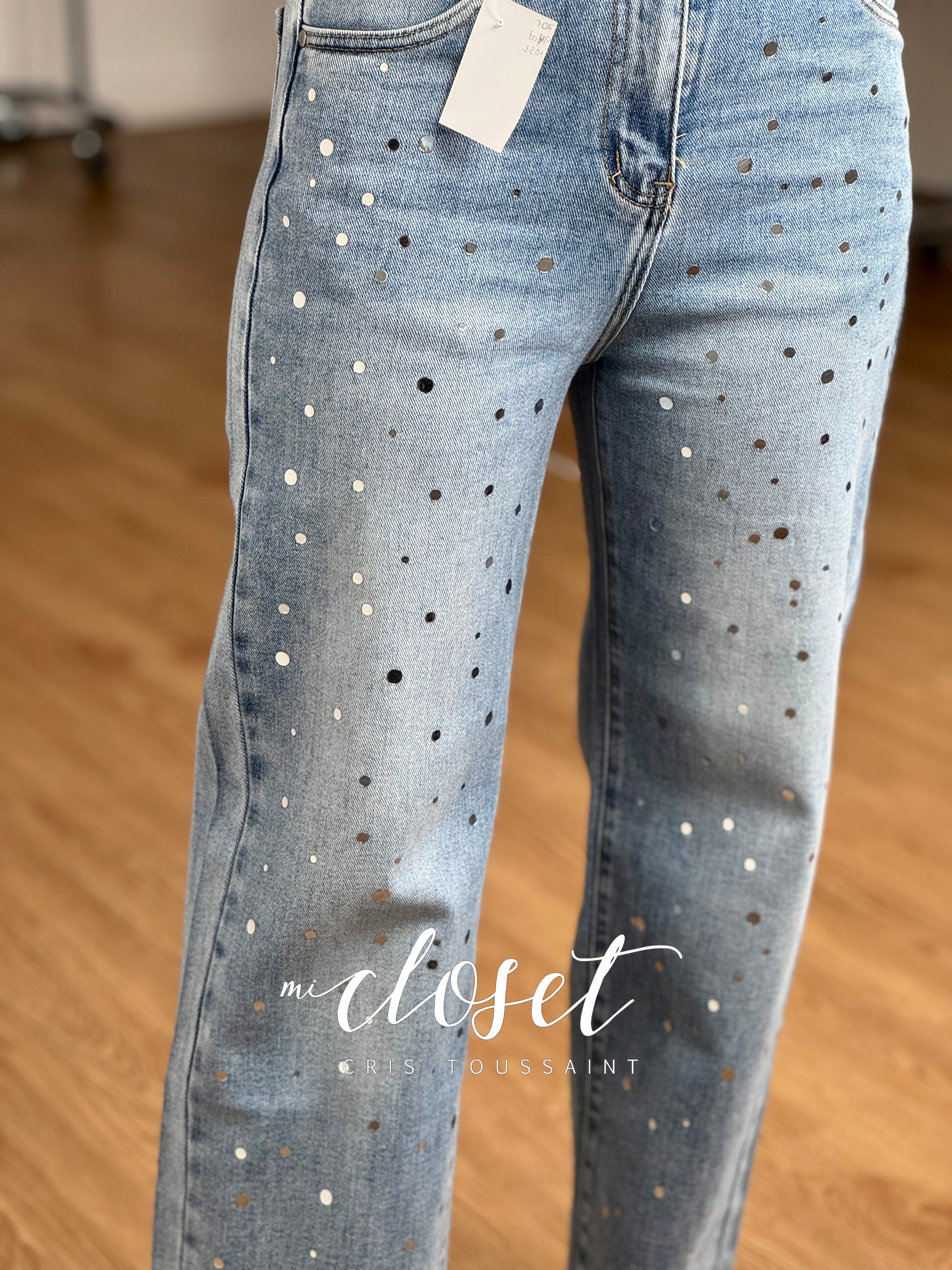 JEANS SUPER STRETCH CON BOLITAS DE ESPEJO CORTE FLARE