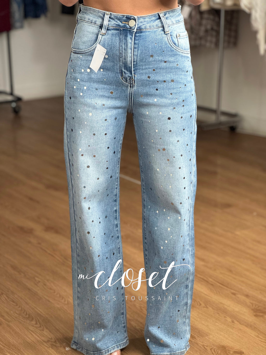 JEANS SUPER STRETCH CON BOLITAS DE ESPEJO CORTE FLARE