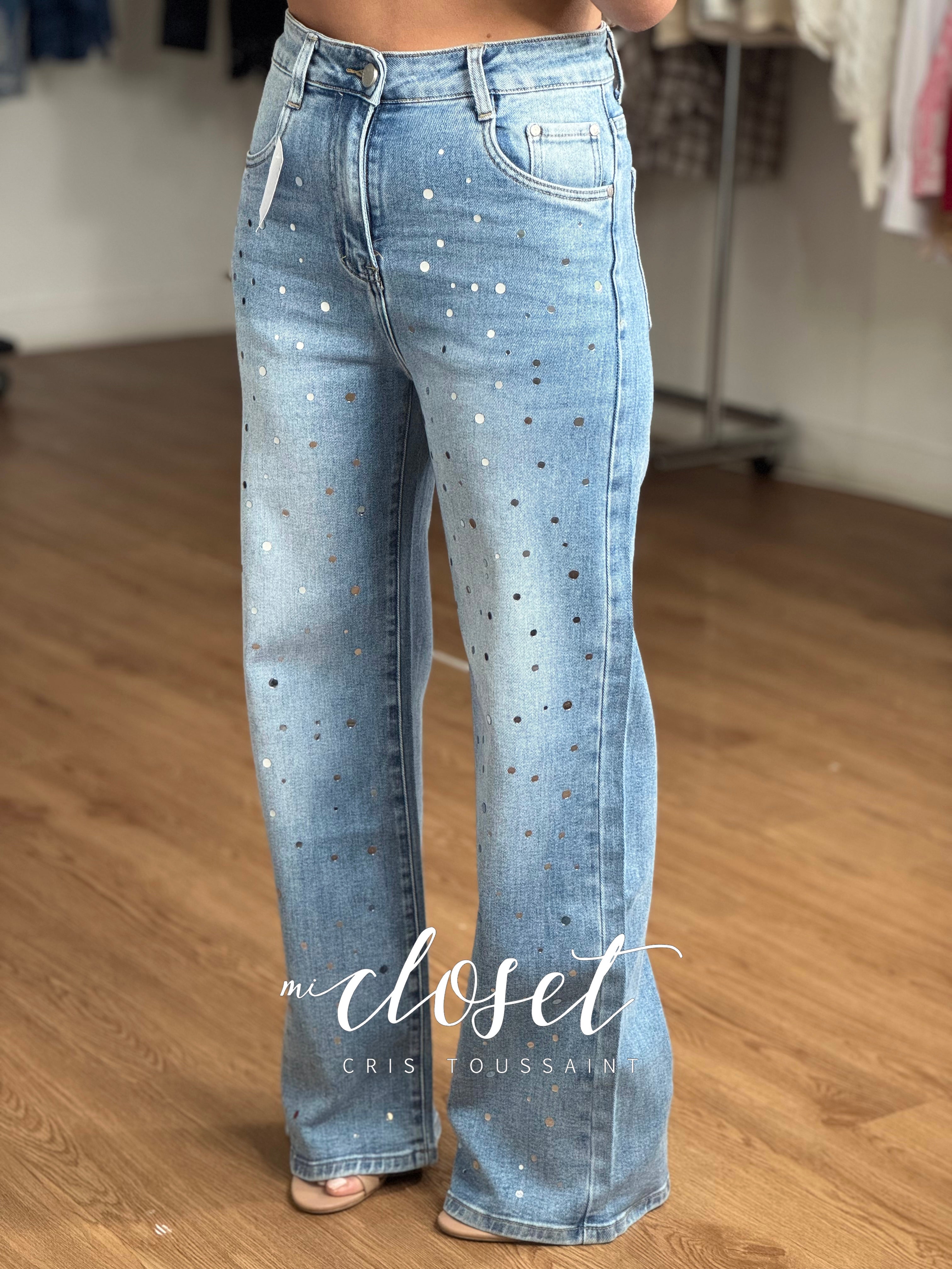 JEANS SUPER STRETCH CON BOLITAS DE ESPEJO CORTE FLARE