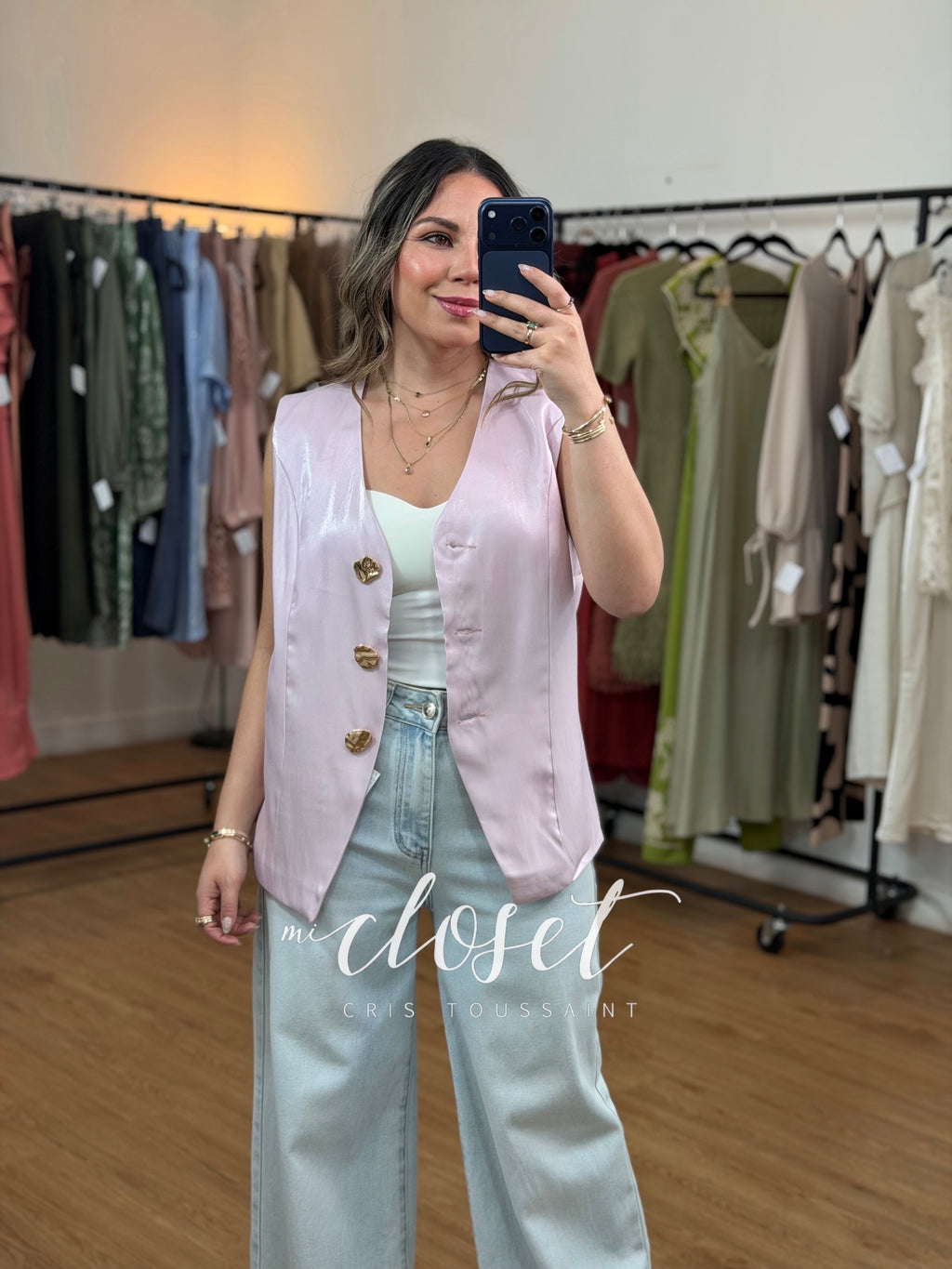 CHALECO ROSA SATINADO CON FORRO Y BOTONES DORADOS GRANDES
