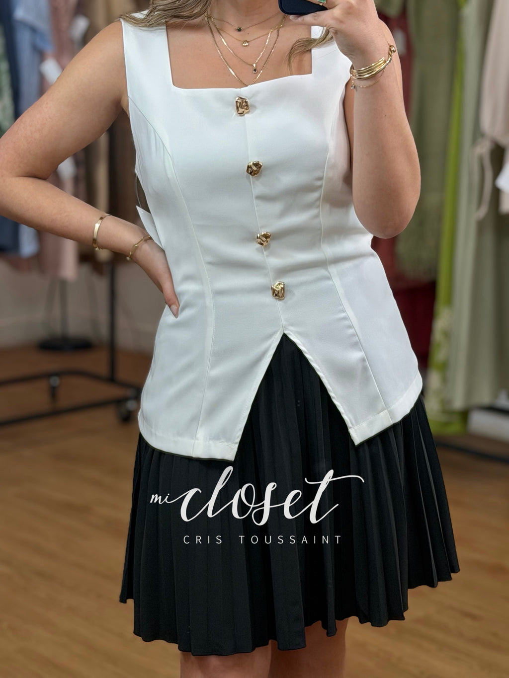 VESTIDO DOBLE TEXTURA CON BOTÓN DORADO Y CIERRE EN ESPALDA