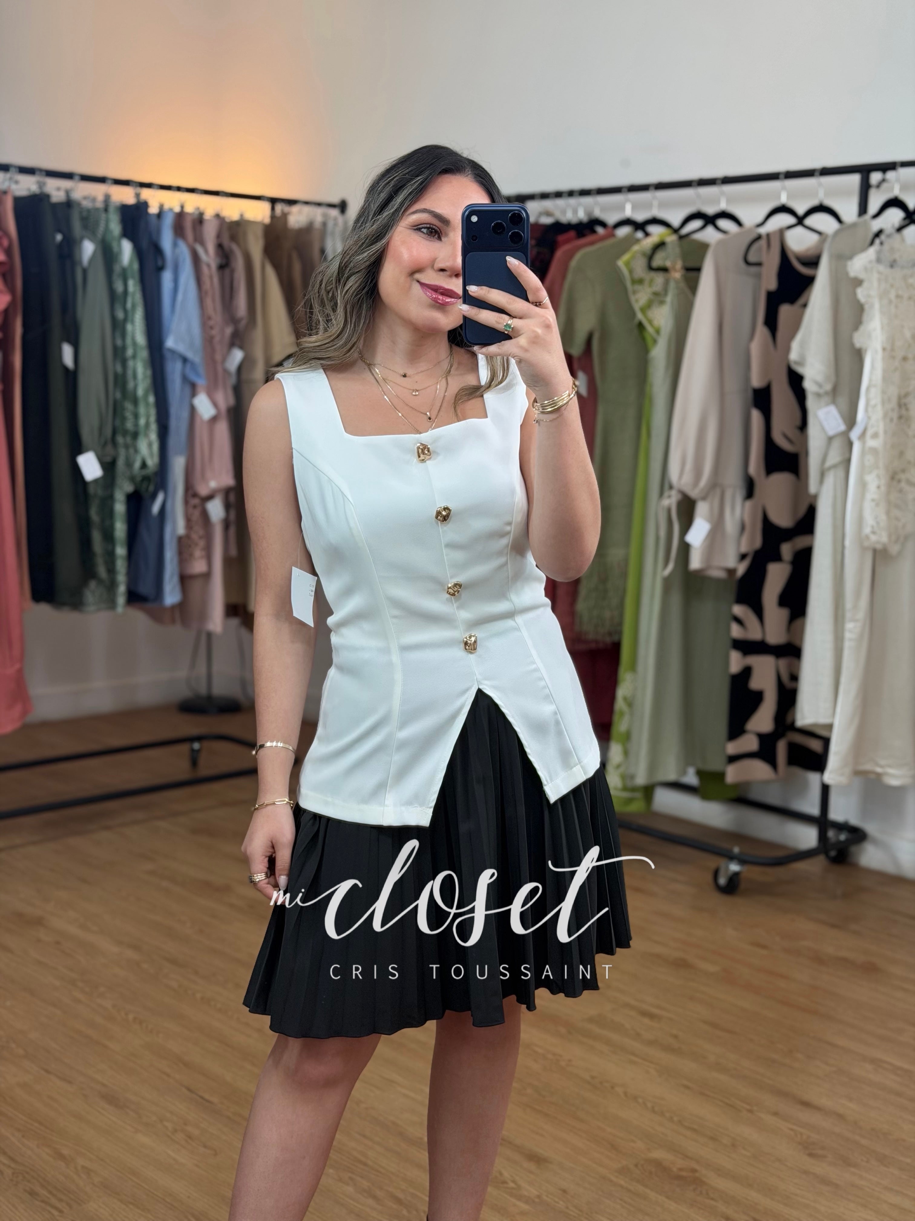 VESTIDO DOBLE TEXTURA CON BOTÓN DORADO Y CIERRE EN ESPALDA