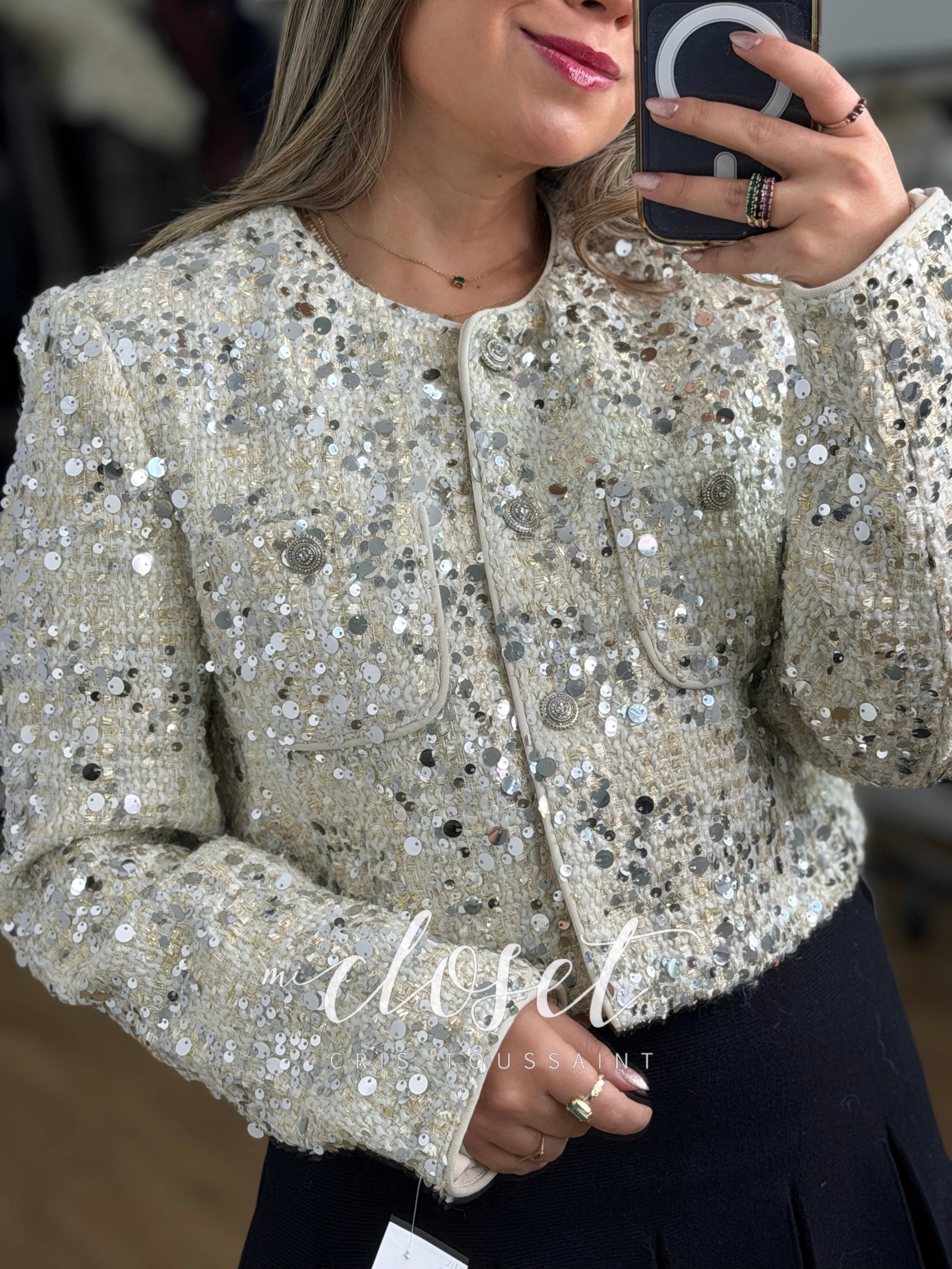 SACO TIPO CORTO TIPO TWEED CON LENTEJUELA BORDADA EN DIFERENTES TAMAÑOS Y FORRO POR DENTRO