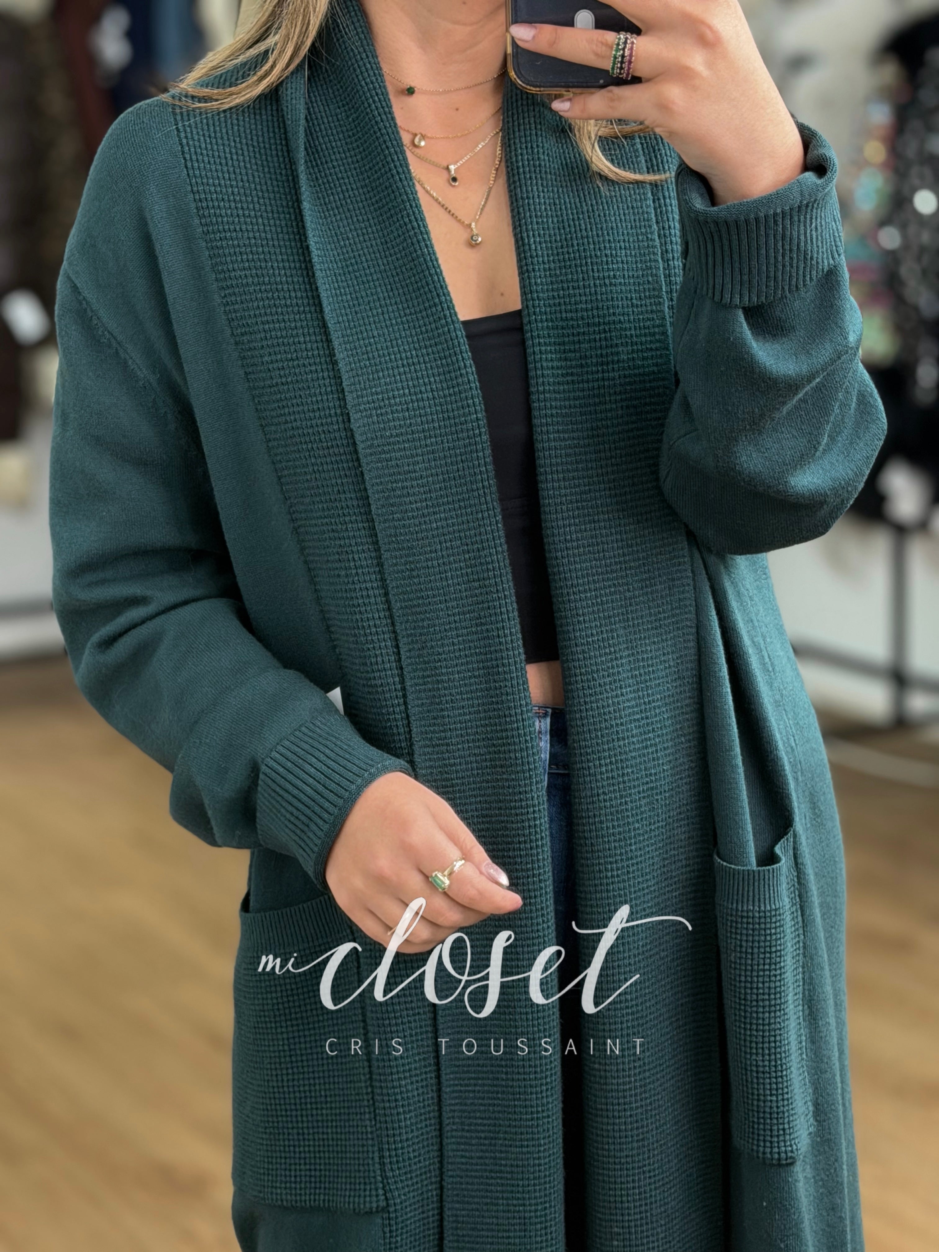 SWEATER TIPO CÁRDIGAN CON TEXTURA EN SOLAPA Y BOLSAS