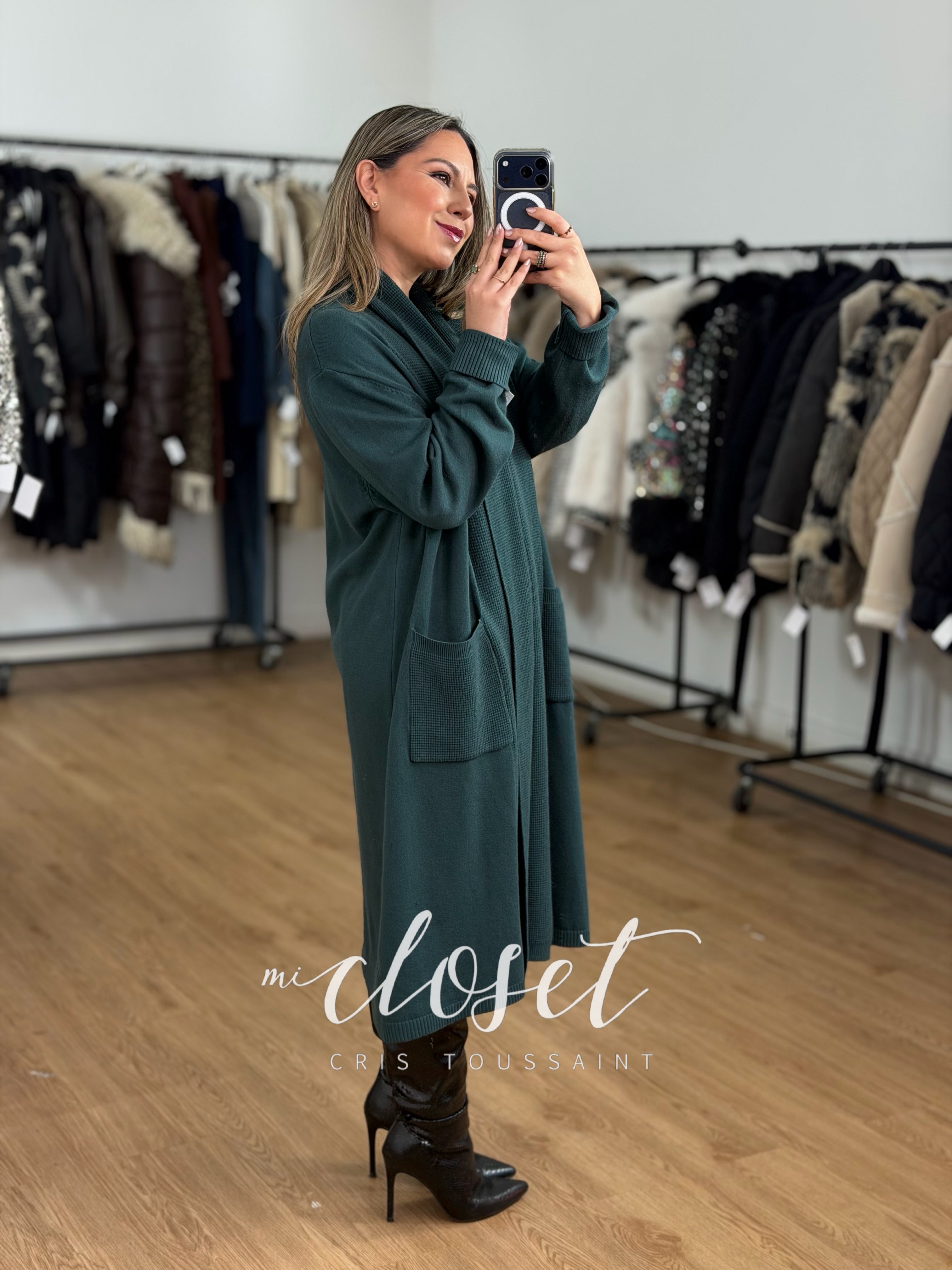 SWEATER TIPO CÁRDIGAN CON TEXTURA EN SOLAPA Y BOLSAS