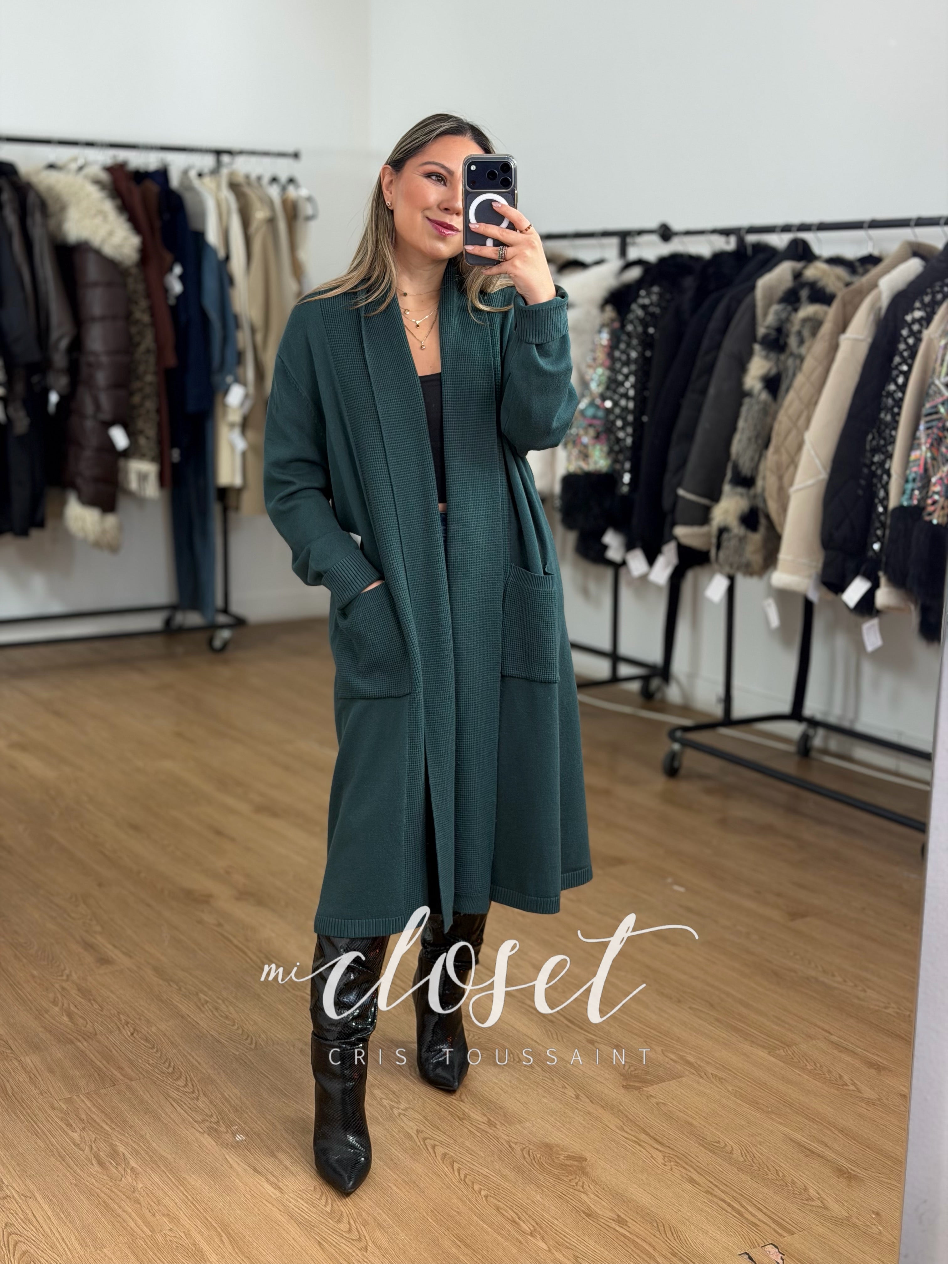 SWEATER TIPO CÁRDIGAN CON TEXTURA EN SOLAPA Y BOLSAS