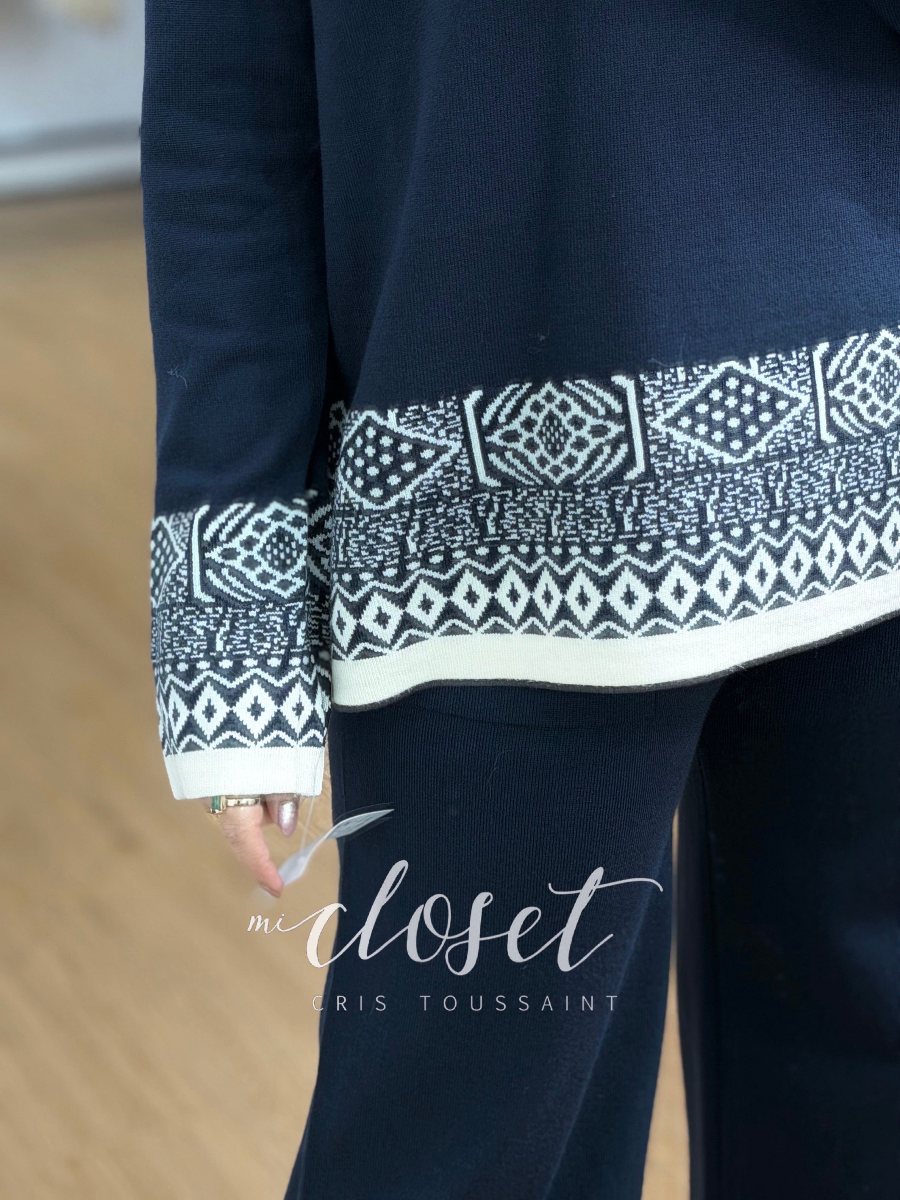 CONJUNTO DE PANTS CON DETALLES DE GRECAS EN BORDES