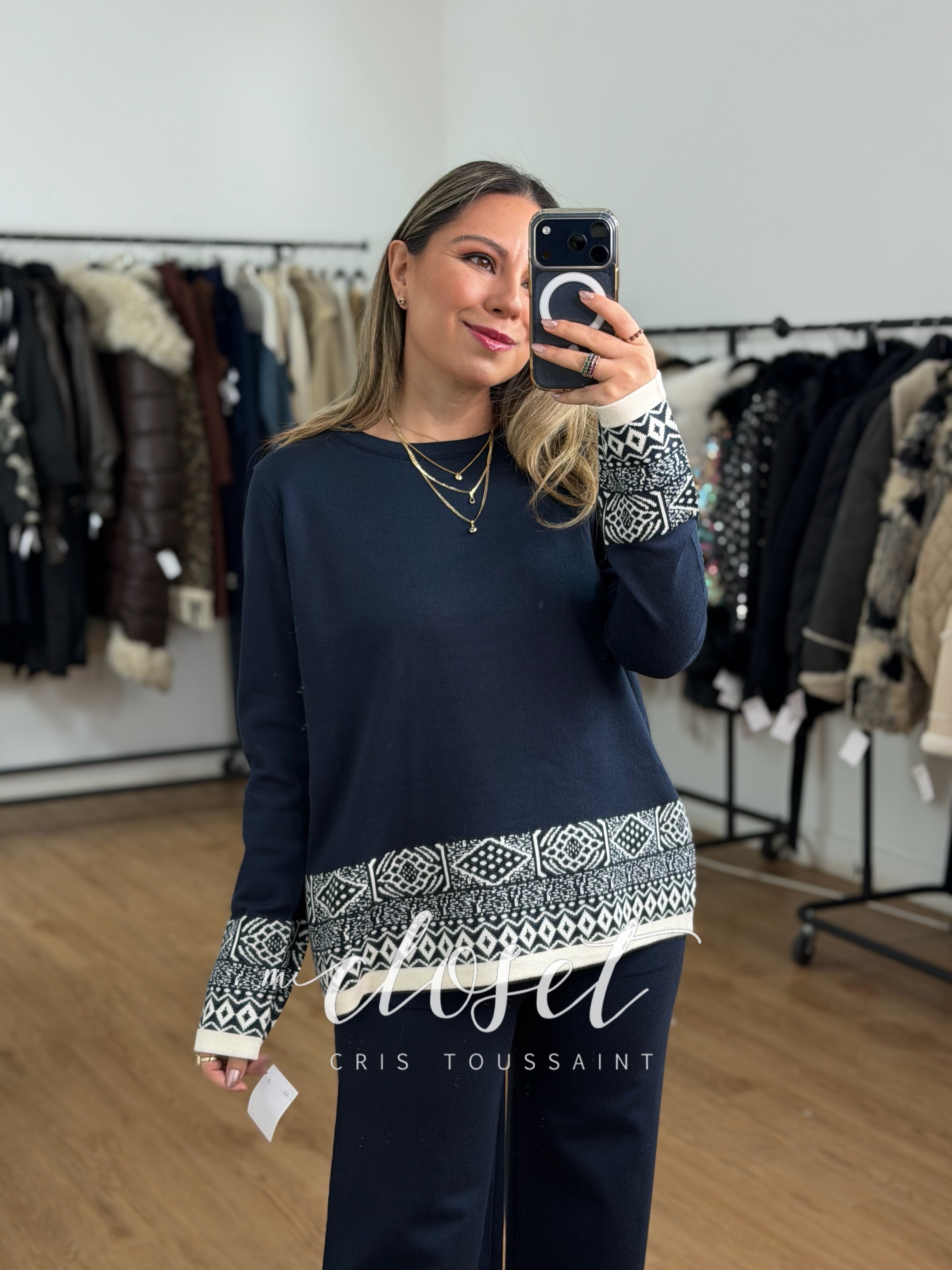 CONJUNTO DE PANTS CON DETALLES DE GRECAS EN BORDES