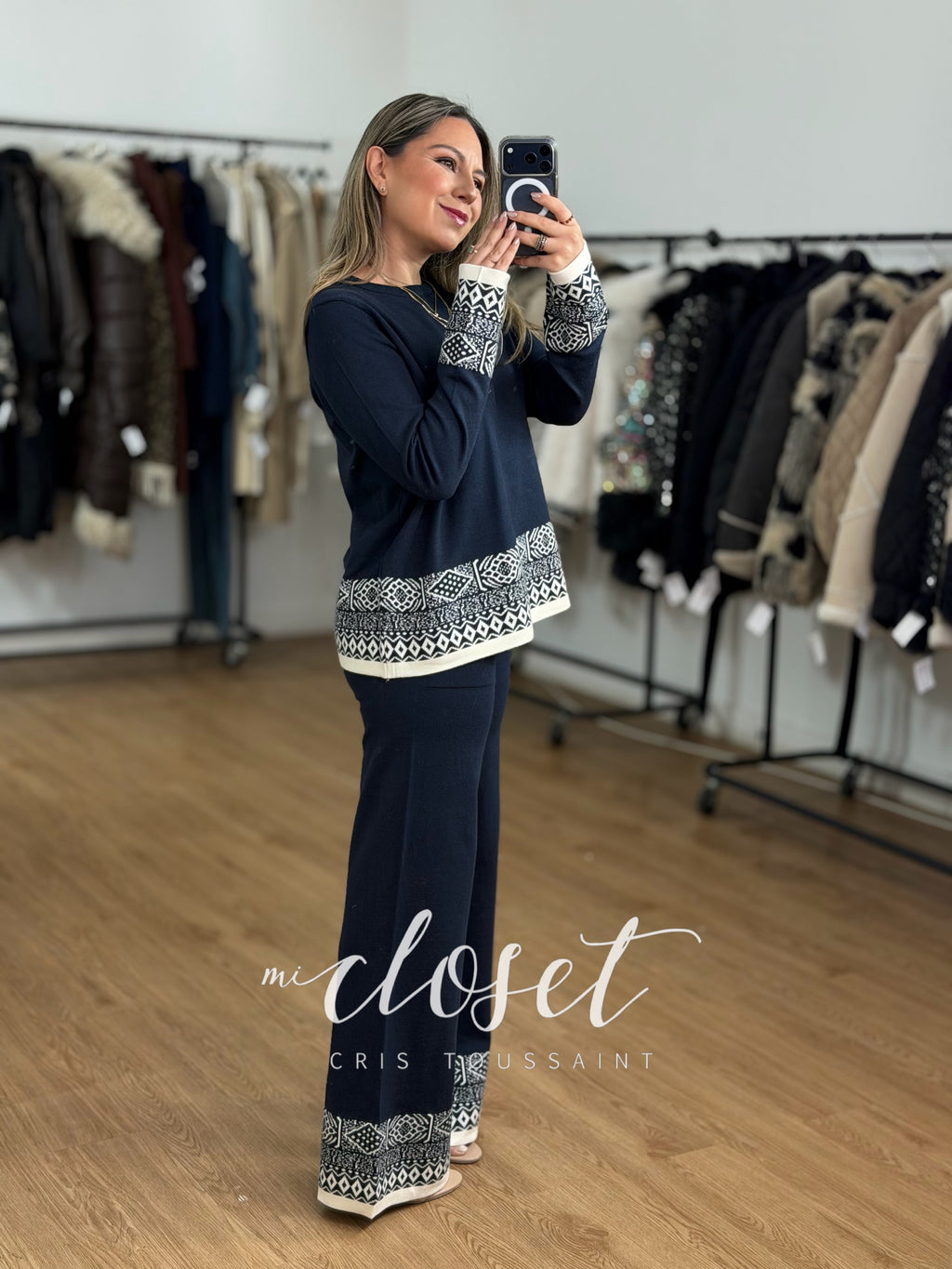 CONJUNTO DE PANTS CON DETALLES DE GRECAS EN BORDES